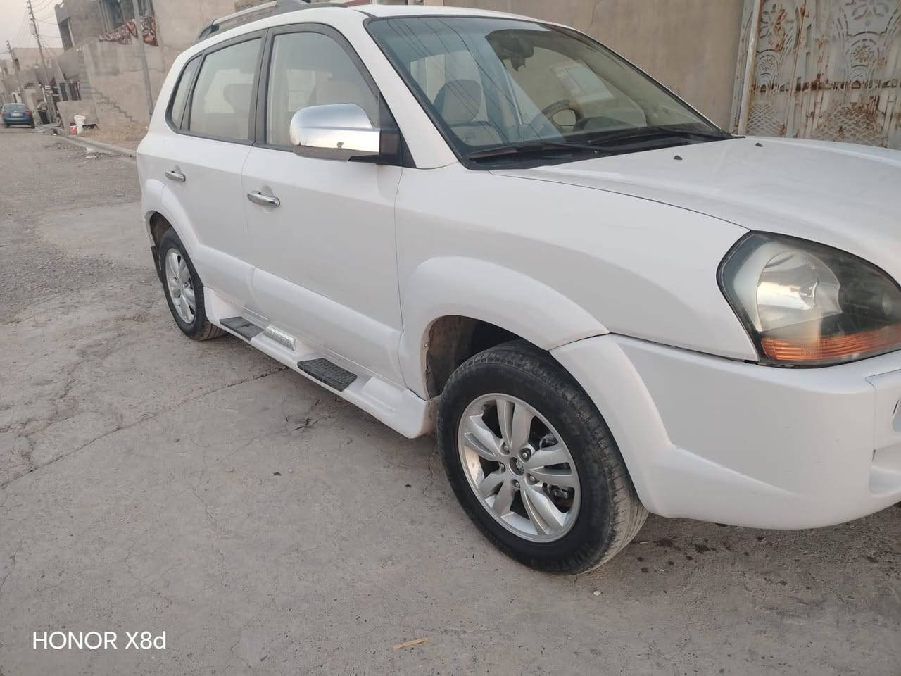 السلام عليكم
هونداي توكسون خليجي 2010  
رقم اربيل الدولي
 مكفولة من الصبغ عده كم شخطه بسيطة 
محرك حجم 2000 المرغوب 
كير محرك بشرط ما مفتوح بيها برغي 
منظومة غاز (80) لتر إيطالي
دوسات بلادي 
دوشمه أرضيات بلادية
يدات ومري نيكل بلادي 
مرايات شفط بلادي 
السيارة مسويلها سيرفس كامل ميعوزها شي 
كلشي جديد تايرات طخم جديد باتري كهربائيات وضع شركه 
السيارة بسمي شرط التحويل والغرامات والوكالة

السعر 120$ وبيها مجال 

عنوان اربيل قضاء كلك
***********0
***********
