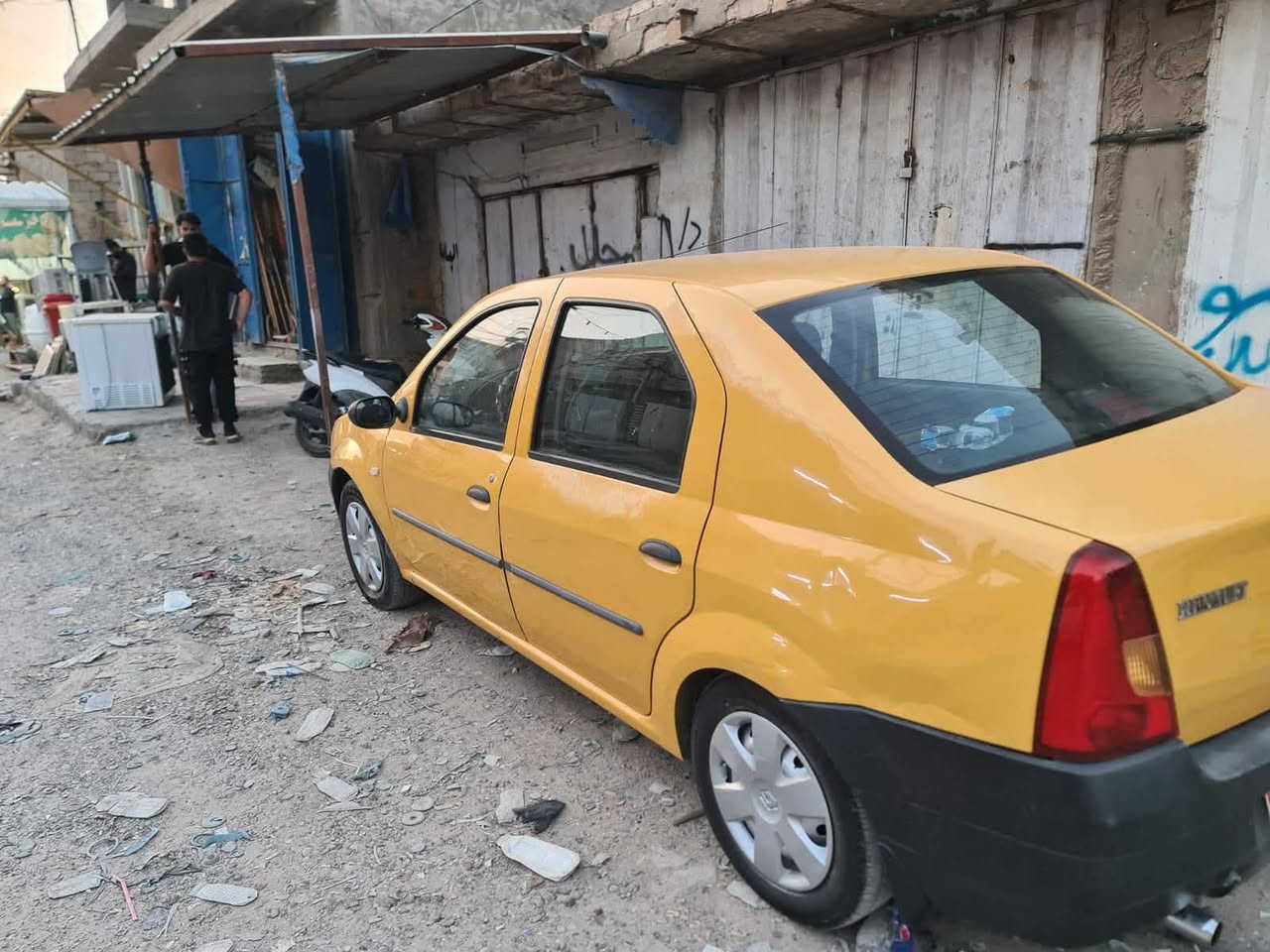 سلام عليكم رينو لوكان للبيع  موديل 14رقم بغداد نكليزي بسمي تحويل  مباشر سياره مكفوله كفاله عامه من كلشي مكان بغداد ***********
