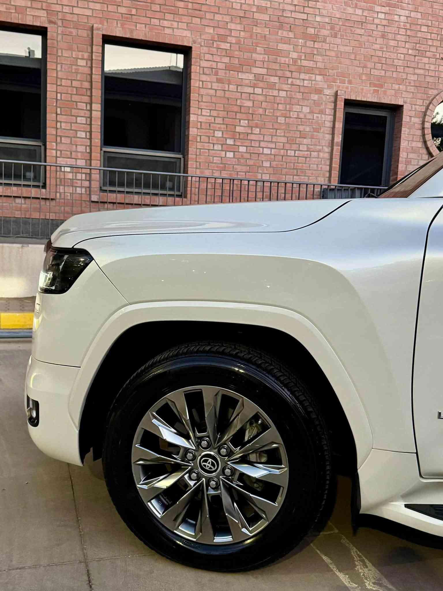 LAND CRUISER_2023 _Twin Turbo _GXR
_GXR_87,000Km

اللَّهُمَّ صَلِّ عَلَى مُحَمَّدٍ وَعَلَى آل مُحَمَّدٍ

اخت زيرو بل كارتون
بدون صبغ - بدون رمل - بدون حالوب ـ حتا دعاميات شرط

🔷تويتا لاندكروز موديل (2023) توين توربو
🔷سياره زيرو شريكه ساز باب اولا
🔷سياره مواصفات (GXR)
🔷سياره (٦) سلندر توين توربو  

🔷مواصفات سياره 
(كوشنات جلد _ شغال عن بعد
_ كاميرا _ كوشنات تدفيه _ شاشه كبير
٣ شاشات بيلادي _ وايرليس شحن _   نيظام eco _ سلايت _ النزلاق _ثلاجه _ زينون _ حساسيه الديك المؤخره مرايات _)

🔷سنويه هزه كل جديد مباشر حول

🔷• نظافه ١٠٠٪ كامل سيرڤس بدون نقص و

🔷مكان سليمانيه
🔷سعر (628$)
🔷رقم . ***********
