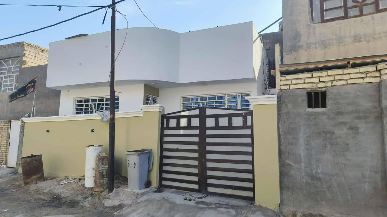 سلام عليكم بيت للبيع المساحه 140 يحتوي على غرفتين السعر 90 وبي مجال موقع المعاره قرب مدرسه معادن الحكمه ***********
