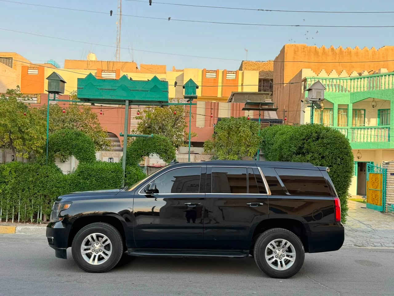 ألسلام عليكم 🙋🏻‍♂️🌹
للبيع تاهو موديل 2020 LT رقم بغداد الجديد دولي بأسمي تحويل ثاني يوم  سنويه و هزه جديده ألسياره وارد أمريكي صور امريكا بالمنشور سرقه باب فقط بدون حادث بدون ايرباك بدون دواخل بيها فقط الباب سرقه وصابغيها للباب بقيه سياره مكفوله من صبغ وتبديل السياره مكينه 8 سلندر 5.3 مكفوله جاهزه وجديده بمعنى الكلمه ماشيه 160 الف 
مواصفات 🖤🚘
شاشه كبيره لمس قاصه  كامره دواره
نظام صوت Bose   
كشنات جلد 7 راكب كشنات أماميه كهرباء تدفئه تبريد 
دوسات كهربائيه  
كشنات خزن ميموري ذاكره 
تبريد ثلاث قطع تبريدها بلادي ثلج جامد 
تشغيل عن بعد جنطه كهربائيه 
رادرات خلفي وأمامي وحساسات مسار خطي 
مانع انزلاق وانظمه قياده 4WD
ويل كب مع تخم تاير جديد دنلوب ياباني 
فول تحكم ستيرن 
زنون عالي ناصي لدات وكلشي شغال وجاهز 

للأستفسار *********** أسيا ➡️

          *********** عراقنا  ➡️

أبو علي مكاني بغداد ألبياع السعر 285 وبيها مجال ❤️

