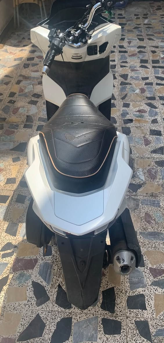 سلام عليكم
دراجهpcx جيل 4
دراجه جديده كلها بلاديه 
العنوان بغداد بلديات 
السعر 13 $وبيها مجال 
الرقم ***********
