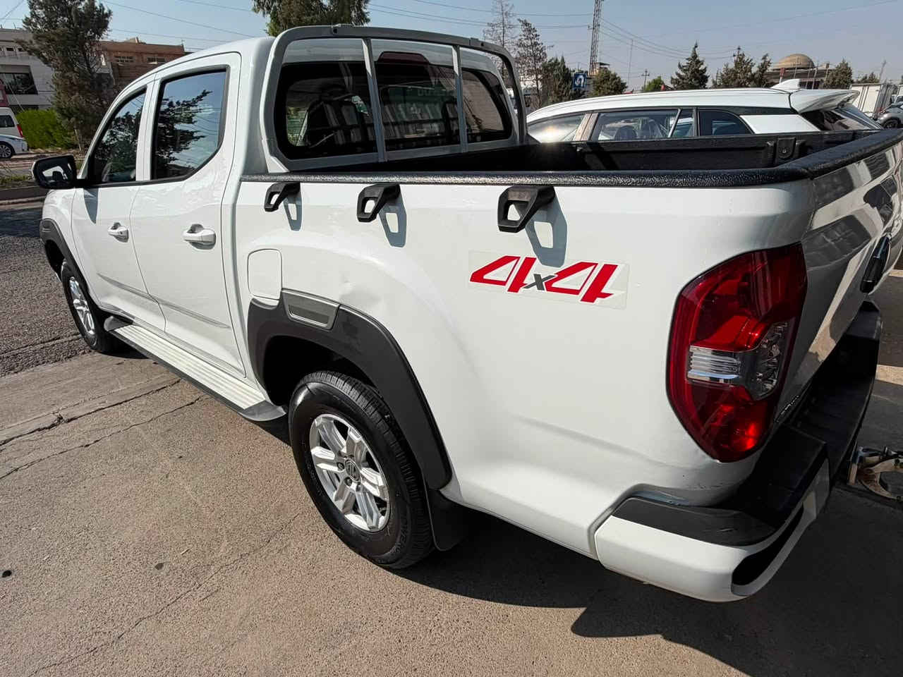 Mg t60 2023 
ئێمجی ت ٦٠ - ٢٠٢٣ ماشاءالله نمونەیە لە جوانی
مواسفات:
گێڕ عادی
دەبل ئەکسل
چوار جام کارەبایی
ئاوێنە کارەبایی و ئیشارەت
تەبرید مەرکەزی
شاشە ئایپاد 
کامیرەی دواوە
حەساسی دواوە
سەیارەکە نمونەیە لە جوانی لەسفرەوە یەک دەستە بەناوخۆمانەوەیە سەنەوی تا ٢٠٢٨ تازەیە
چوار تایەی لۆکو تازەی لەژێرە
بەشەرتی گێڕ و مەکینە سێرڤزی کامل لە شەریکە بۆکراوە
٢ -٣ شوێنی بچوکی ساردەکوتە بێ بۆیاغە
زەمانی شەریکەی ماوە 
سعری ١٤٢و مەجالێکی کەمی تێدایە

بۆزانیاری زیاتر پەیوەندی بکە:
***********
***********
