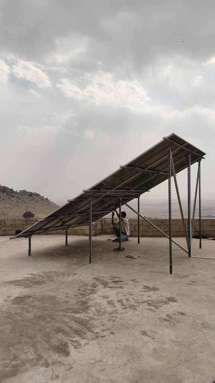 💪🔥باشترین کوالێتی گونجاوترین نرخ🥇🔥
⚡⚡سیستەمی ووزەی خۆر⚡⚡ 

 تا  12 ئەمپێری ڕۆژ و 4 ئەمپێری شەو بۆ ماوەی 7 کاتژمێر تێکەڵکردنی لەگەڵ کارەبایی نیشتیمانی  و توانای گەڕانەوەی کارەبای زیادەی هەیە بۆ ناو تۆڕی گشتی لە گوندی بەردەبەل

 ئەم سیستەمە پێک هاتووە لە:

🎯 6 پانێڵی 665 وات براندی Aiko    بەزەمانی 10ساڵ

🎯 1 انڤێرتەری 5 کیلۆوات  بەزەمانی 1ساڵ

🎯  1 باتری لیسیۆم 7.5 کیلۆوات   بە زەمانی 3ساڵ

🎯قائیدەی بەستنی پانێڵ

🎯بۆردی پارێزەری سیستەمەکە

🎯 بەستنی سیستەم بەشێوەی ئەندازیاری 

💪👍بۆزانیاری زیاتر و نرخی سیستەمەکە پەیوەندیمان پێوە بکەن
*********** 📠
***********
