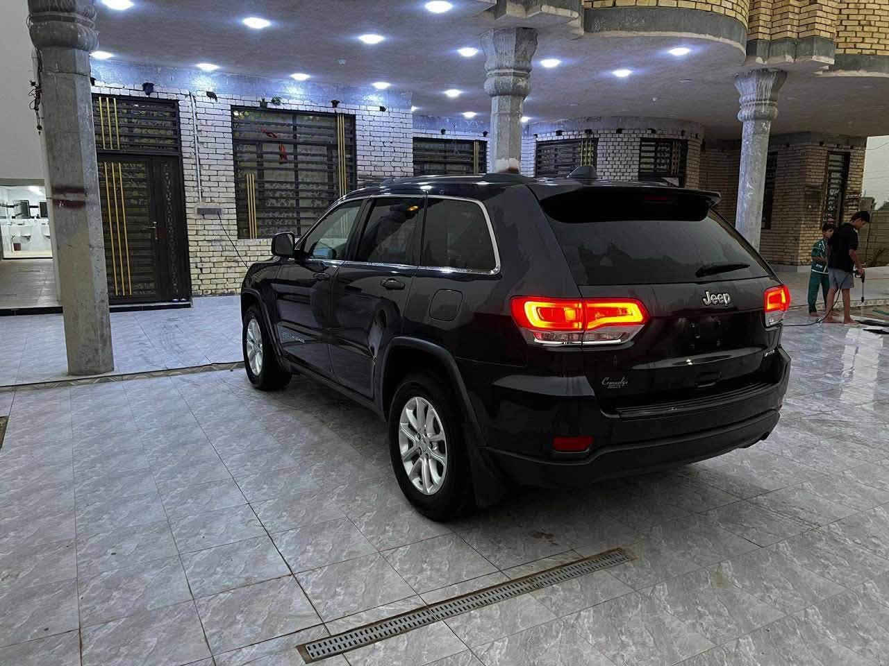 جيب كراند شيروكي (ادوات)
موديل 2015 فول ما عدى الفتحة
دخول جديد كصة جنطة وشغلها باجات
السيارة داخلة جديد بعدهي بريحة الشركة 
مكينه كير بالجيس تجي وتشوف بعينك 
تبريد ثلج تخم تاير جديد 
العنوان ناصرية مركز
السعر 78 وبي مجال
***********
