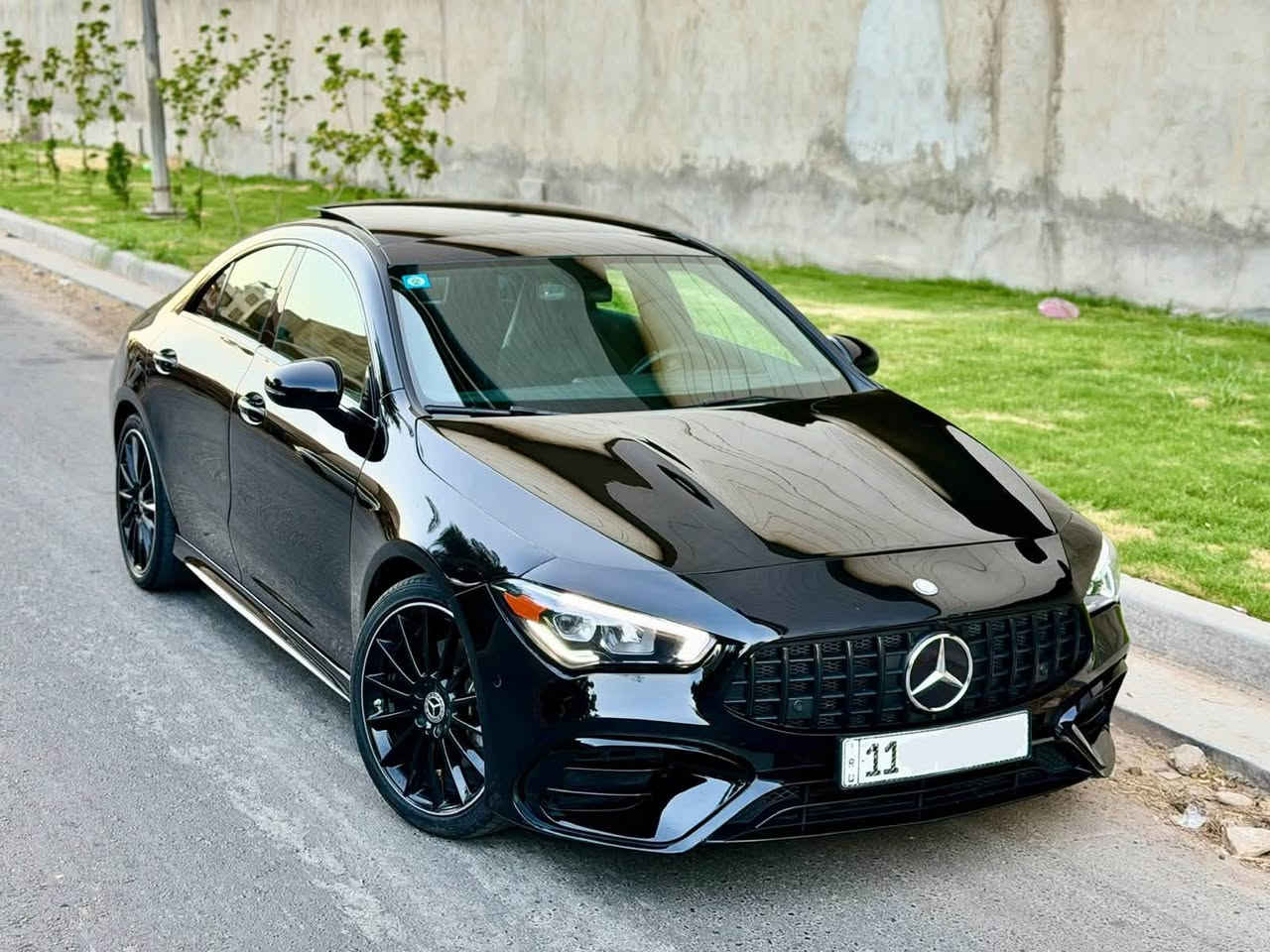 مارسدس CLA 250 
موديل 2022 
لون اسود 
ماشيه 37 الف كيلو 
عليها كت AMG  63
بانوراما 
جلد + شاموا 
داخل الوان متغير 
كشنات تدفئه 
وضعيات قياده 
رادار امامي + جانبي 
مري شفط 
سايد بريك كهربائي 
ويل amg 
تخم تاير جديد 
 
بيها صبغ 4 قطع حادثها جاملغ وبنيد + بابين صفحه الراكب ونصبتها حلوه رقم بغداد 

السعر ( 215 ) مكانها زيونه 

***********
