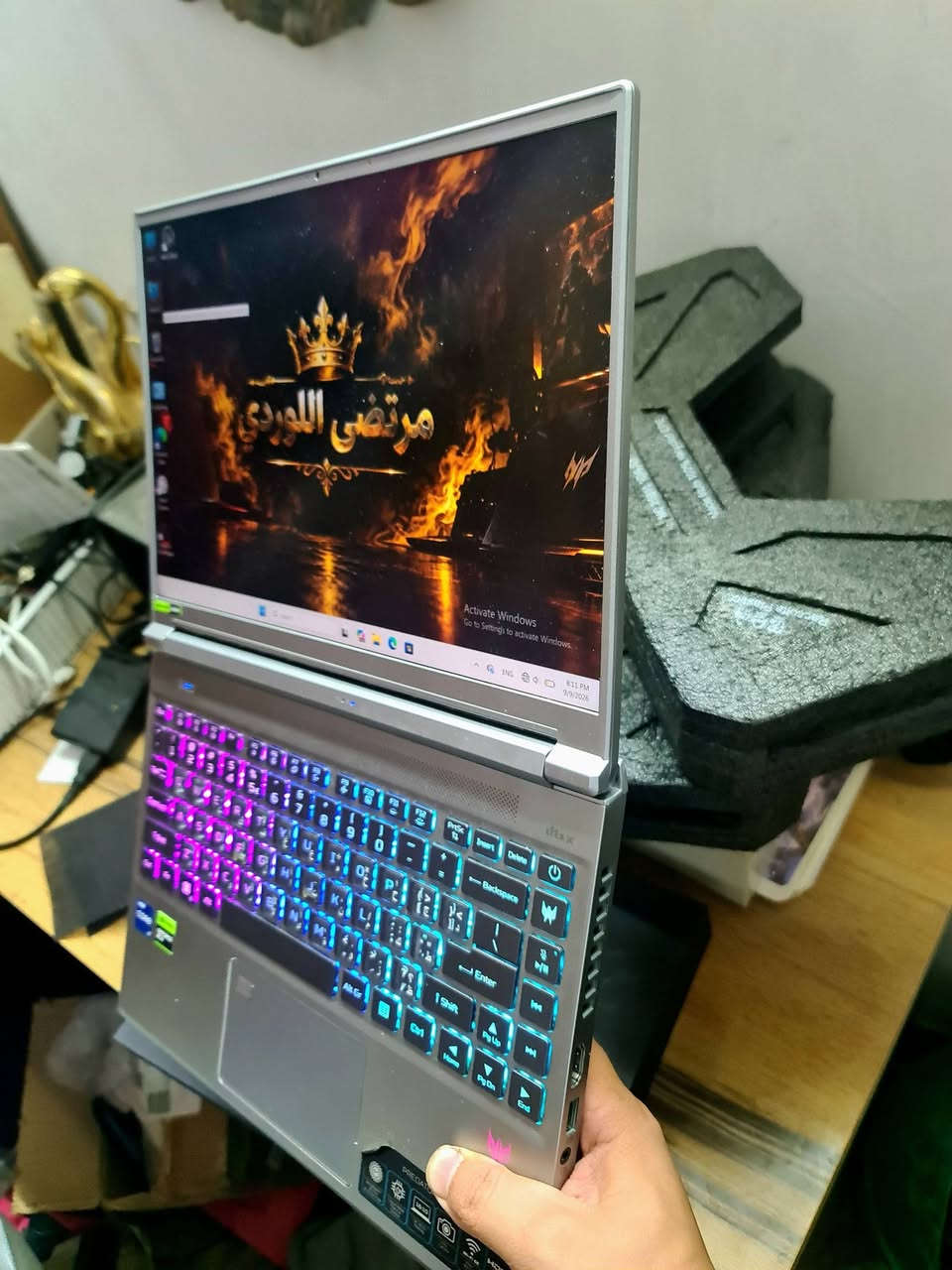 السلام عليكم
لابتوب الكيمنك النادر من Acer باعلى فئه ال
Pradetor TRITON 14 
الجهاز نضافه ٩٩% نضافه عاليه بالكراتين مالاته جاهز بدون خلل
ياتي بعتاد الاتي

لابتوب صغير الحجم ١٤ انش فقط وزن جدا خفيف سهل التنقل 
بشاشه بدقه QHD معدل تحديث 165HZ 
خامه WUXGA P3-100%SRGB الوان زيتيه نقيه 

معالج خارق من انتل
ياتي CORE I7 من الجيل الثالث عشر نسخه 13700H ياتي ب20CPU وحده معالجه مركزيه 

كرت شاشه تحفه من انفيديا 
RTX 4050-6Gb DLSS4.5 + FRAME GEN 

كلاهما مدعم ب LIQUID METAL خواص التبريد السائل بارد جدا تحت اي ضغط

خواص الADVANCED MUX SWITCH  امكانيه استخدام اللابتوب باعلى اداء بدون وضعه على الكهرباء 

رامات سعه 16GB نوع DDR5 سرعه عملاقه 6000MHZ 
هارد 512M.2 قابل للتطوير 

نضام ضوئي لكل زر خاصيه لونيه وصوت محيطي من DTS X ULTRA 

بطاريه ٣ ساعات وحسب 

ملاحضه : يوجد اسفل قاعده اللابتوب طخه خفيف غير مؤثر على شيء من الاسفل تكون 

السعر مليون و ٨٥ الف فقط نهايته شباب 
بغداد قرب البياع و متوفر التوصيل 
تواصل***********
