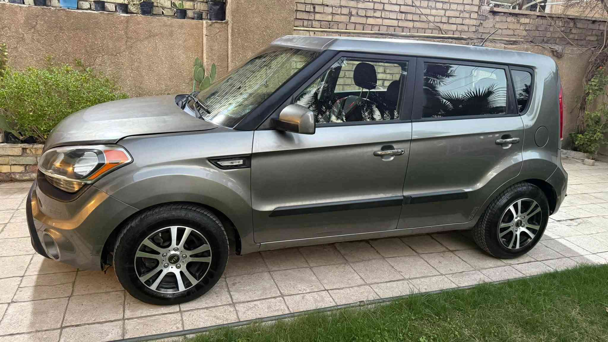 للبيع كيا صول موديل 2013 وارد امريكي حادثها جاملغ وبنيد وبيها بلعراق جاملغ اليمنه بدون دواخل رقم بغداد مميز تحويل ثاني يوم  جاهزه كير مكينه صدر تخم تاير مابيها اي نقص خير من الله السعر 78 مكانها بغداد البنوك لاستفسار ***********

