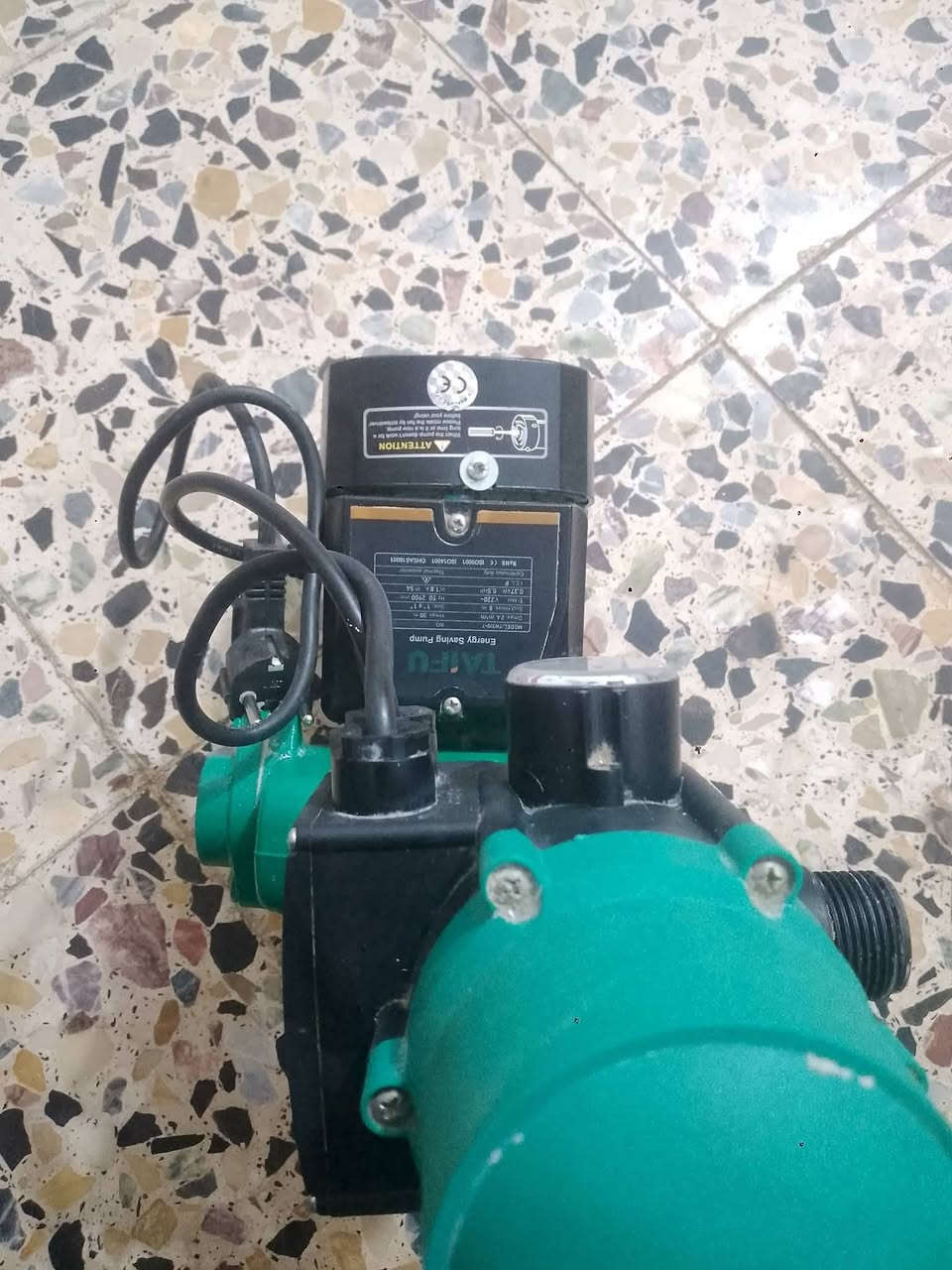 ماطور ماء مع بوستر للبيع شركة تايفو TAIFU ملف نحاس مستخدم شهر فقط شرط لفحص  السعر  60 وبي مجال قليل ***********
