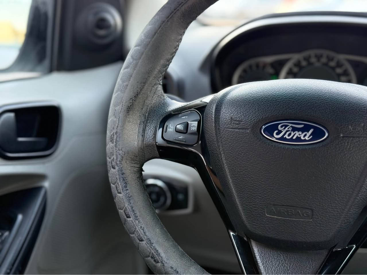 فورد فيغو موديل 2018 
خليجي 
142,000 km
***********
السعر بي مجال أربيل, العراق
