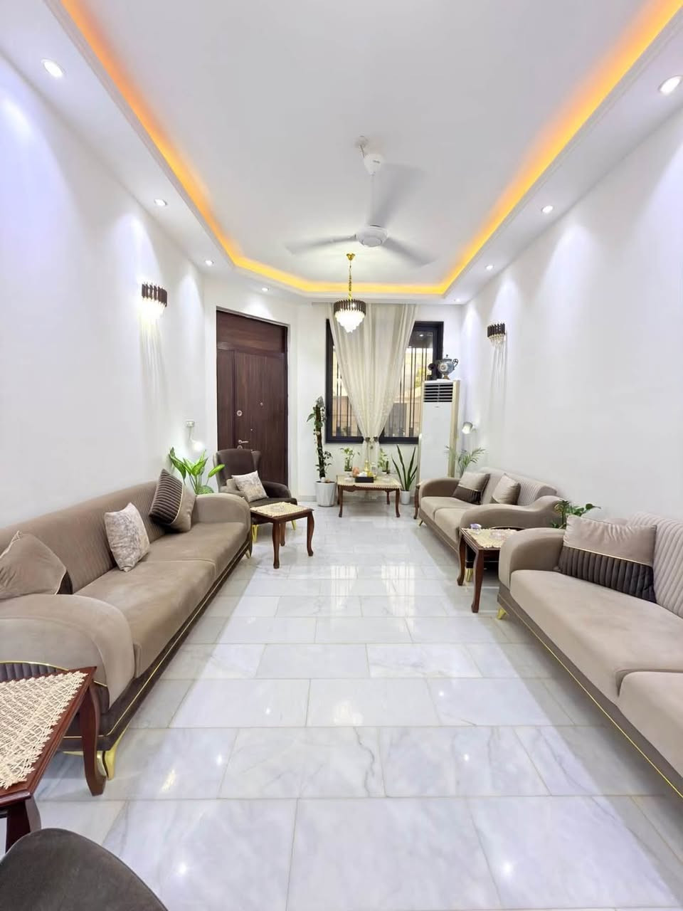 ⭕️دار للبيع في حي الكرامة كرامة المهندسين 

⭕️المساحة ٢٠٠م طابو صرف 

⭕️بناء حديث ٢٠٢٣ 

⭕️الطابق الارضي يحتوي على صالة وهول ومطبخ وغرفتين نوم ومجمع صحيات 

⭕️الطابق الثاني يحتوي على ثلاث غرف نوم ومجمع صحيات 

💰 السعر عند الاتصال أو مراسلة الصفحة

🏡 نستقبل جميع عروضكم السكنية والتجارية في كافة مناطق الحلة

📍مكتب بابل للعقار – شارع ٦٠ مقابل حلويات ريف دمشق
📞 *********** – ابو احمـد الاسدي
📞 *********** – احمد الاسدي
📞 *********** – امير الاسدي
