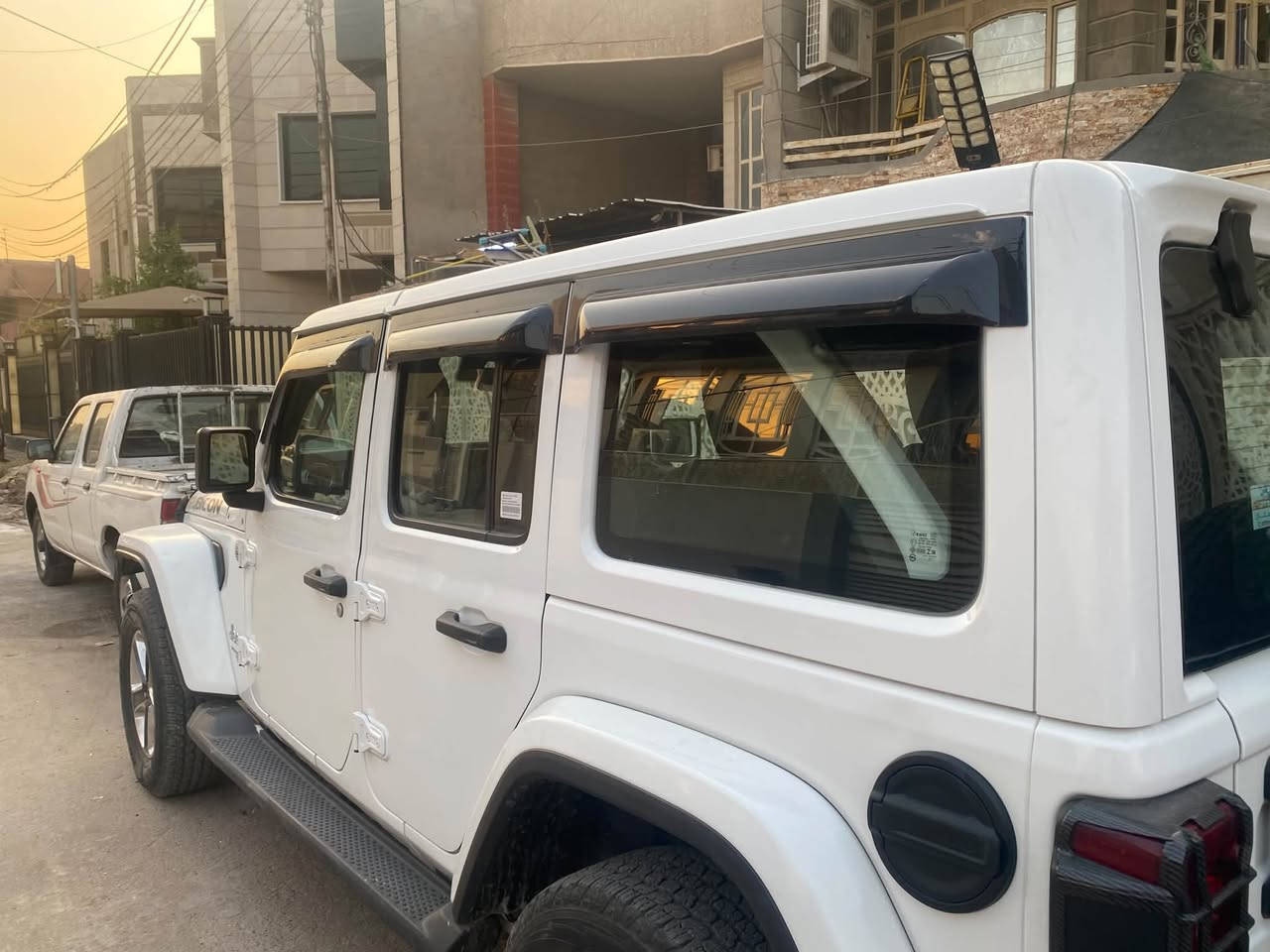 شباب 
السلام عليكم 
مطريات مال جيب رانكلر 
للبيع تخم كامل ستة قطع
للاتصال على الرقم ***********
