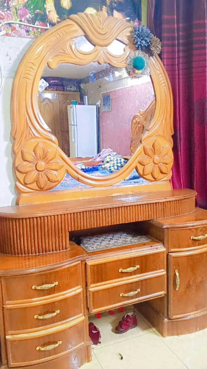 السلام عليكم 
غرفه ام السته طابقين نجاره تزكام  كلش نضيفه 
السعر مليون ونص. 
***********
