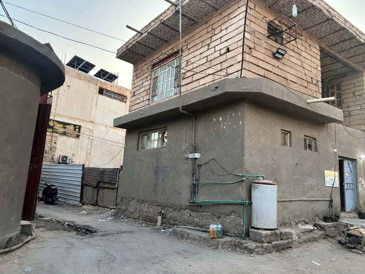 سلام عليكم
دار للبيع طابو _مكان تجاري  _ يصلح مجمع طبي او عياده دكتور __مساحه 100متر طابقين 

العنوان  دغاره _شارع الجنابات خلف مقهى Markets Wissam

للاتصال والاستفسار ♦***********
