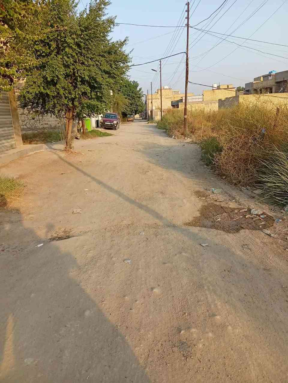 سلام عليكم 
قطعه ارض للبيع في بغداد الشعب السريدات القديمه 
مساحه الارض 136 متر 
واجه 13.60متر
نزال 10متر
سند 25 مكاتبه وسند وتحويل من صاحب الارض الرسمي
كامله الخدمات مي وكهرباء ومجاري 
موقع الارض السريدات القديمه بالمربع الرابع قرب اسواق ابو محمد 
سعر الارض جدا مناسب 35مليون وبيه مجال 
للاستفسار 
***********
