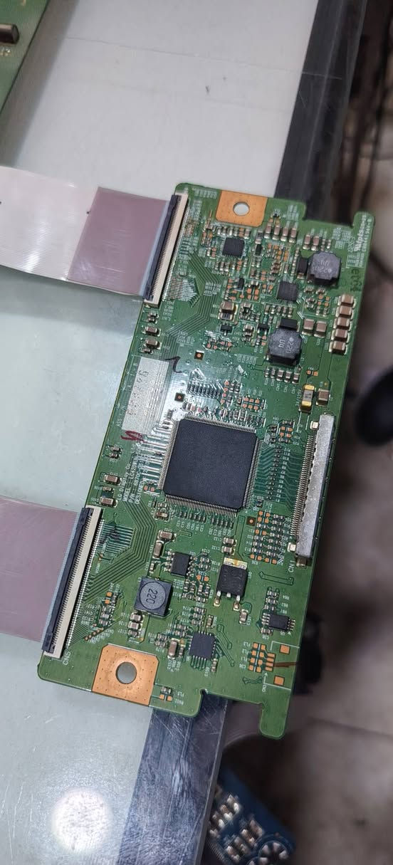 شاشة LCD • شغالة • LC420WUH-SCM1