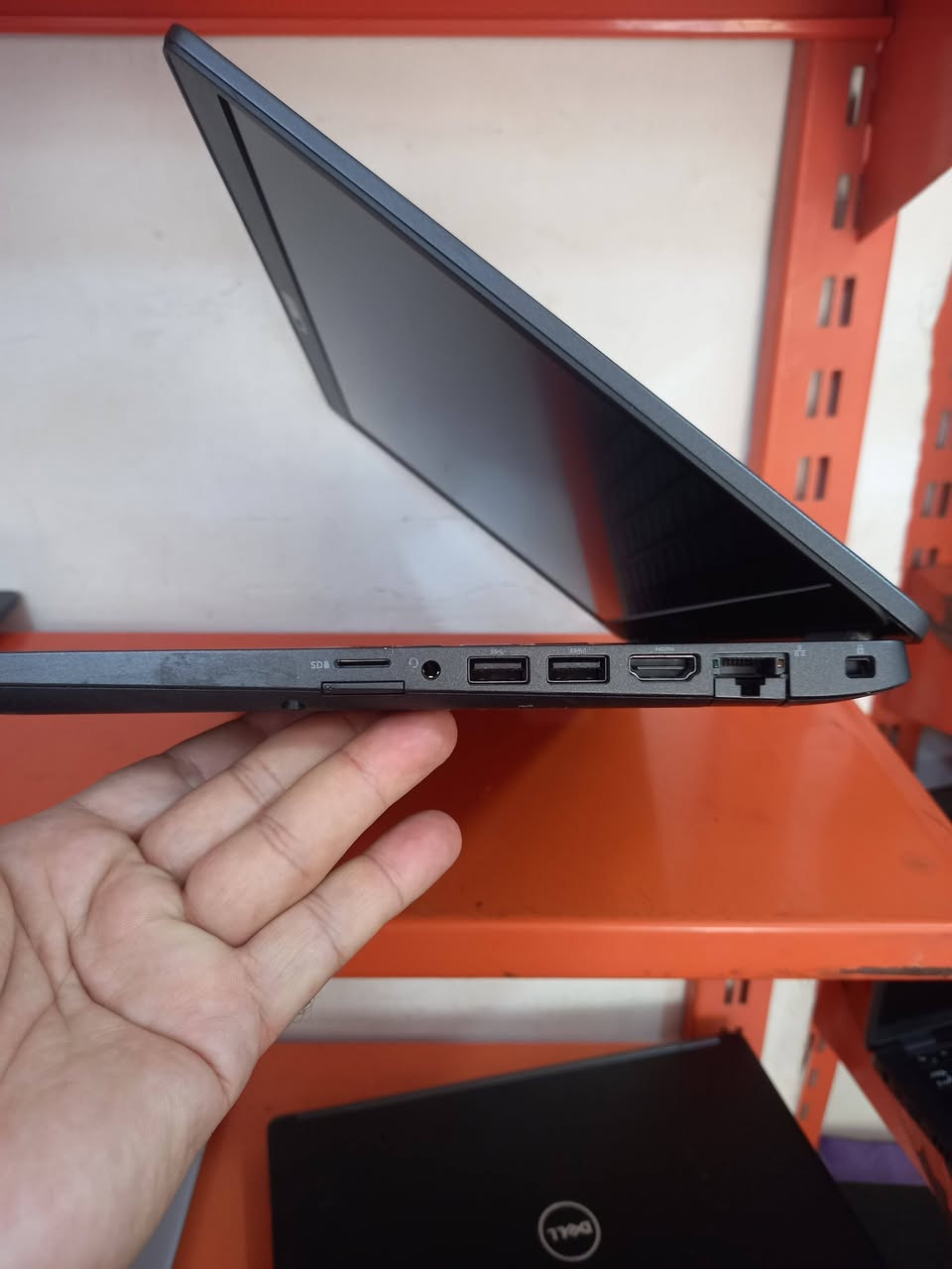 لابتوب دل dell 5400
الجيل الثامن 
المعالج كور اي 5 الجيل 8
الهارد    256    ssd  m.2
الرام 8.  ddr4 
كارت الشاشة  4  شير 
حجم الشاشة  14 
الشاحنة اصلية 
يحتوي على منفذ تايب سي للشحن او نقل البيانات
نظام التشغيل ويندوز 10 عربي انكليزي 
الملحقات شاحنة وجنطة 
السعر  235

***********
***********
يوجد توصيل

متوفر 
تتوفر مجموعة لابتوبات بأسعار مناسبة ومواصفات مختلفة
