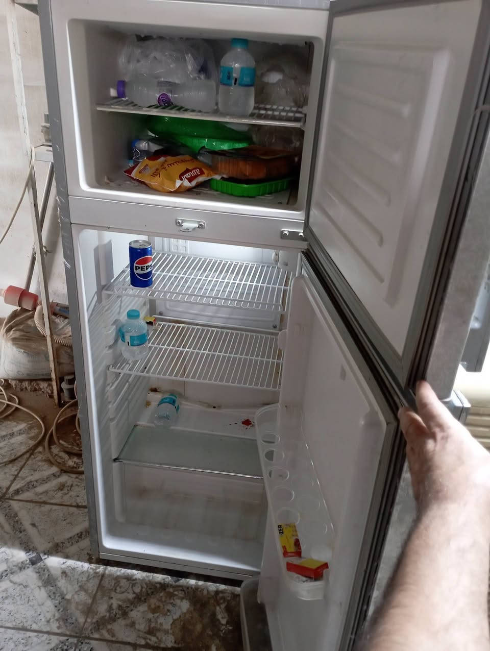 ثلاجة • بدون تفاصيل