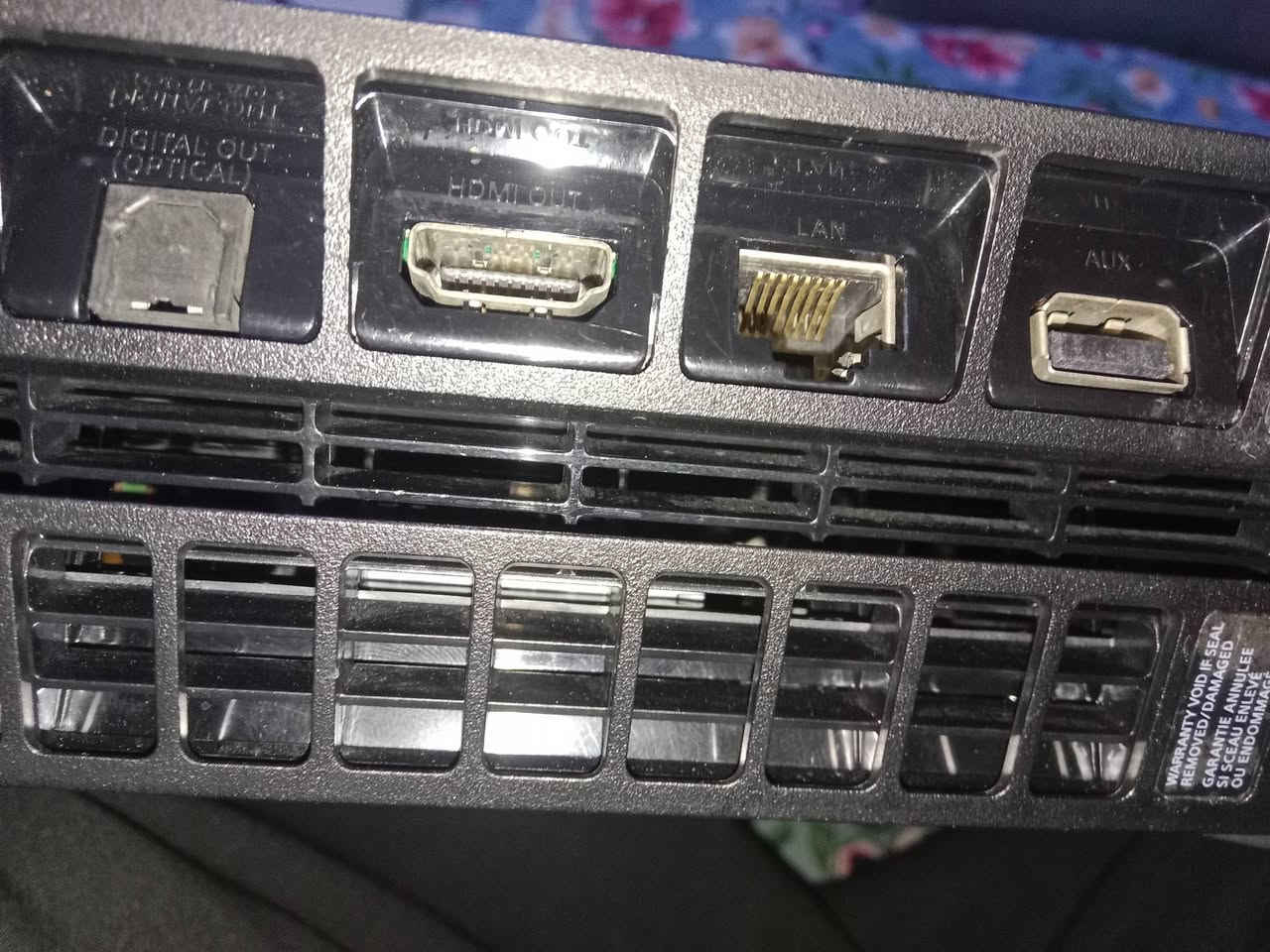 سلام عليكم شباب
بلي ستيشن 4 فات اولاين 13.52 بحالة ممتازة جداً 
الجهاز لوك ستيكر لامفتوح ولا مصلح نهائيا +كارتونة الهاز النادرة الاصلية ماتلكة مثلها بل عراق كلة 
كامر الملحقات + جوستك الجهاز الاصلية + كيبل HD+ كيبل الطاقة الاصلي مال الجهاز + قرص لعبة RAIMNBOWS
+ حساب بيه كومة العاب حلوة العاب ملك فيفا26 +كول اوف بيوتي مودرن وارفير2 + بيس نسخة الموبايل + مصارعة 2k20
+رزدنت ايفل 2
وبعد هواي العاب مساحة الجهاز 500GB + الكتالوكلت موودة وي الجهلز وما مفتوحات على وضع الشركة بس الجوستك بيهة مشكلة بسيطة ما تشحن يرادلهة قاعدة شحن ب 5 الاف 
مابيه لاصوت مروحة ولا تقطيع ولا حماوة نهائيا 
السعر 250 الف قفل شباب المو شراي لا يراسل هاي تفاصيله كاملة 
للتواصل واتساب ماعندي توصيل مكاني بغداد _مدينة الصدر 
***********
