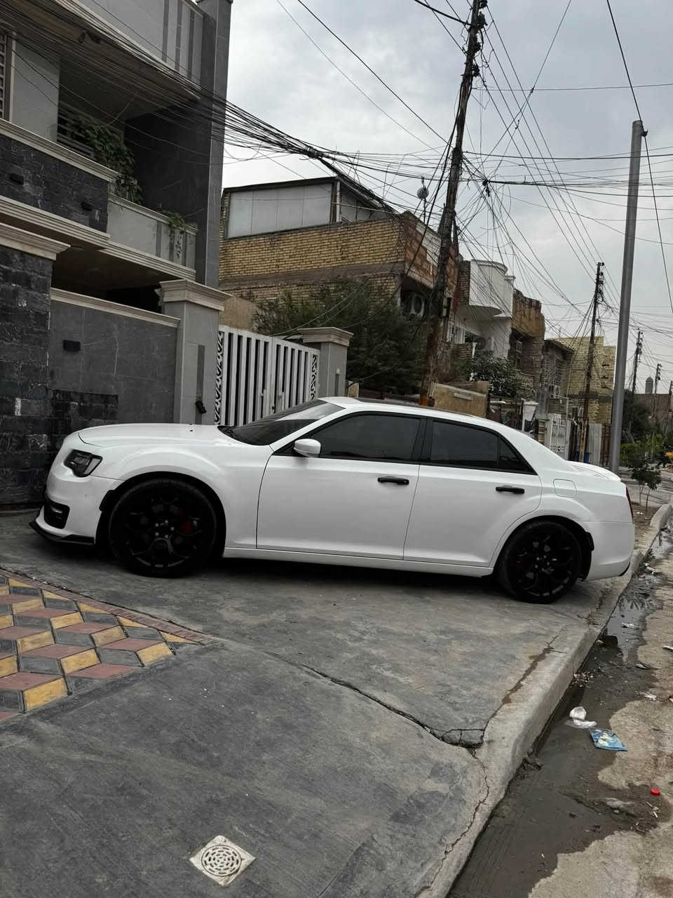 ٣٠٠s • V8 ٥.٧ • ماشية ٩١ الف