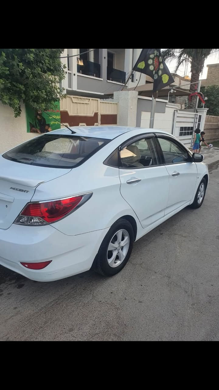 اكسنت 2013 خليجي محرك 1600 دبل قطره كير محرك صدر كفاله سياره ناعمه ما بيه اي نقص تخم تاير باتري جديد ماشيه 172 كم السونار مرفق مع الصور سعر 95 وبيه مجال قليل بغداد العطيفيه ***********
