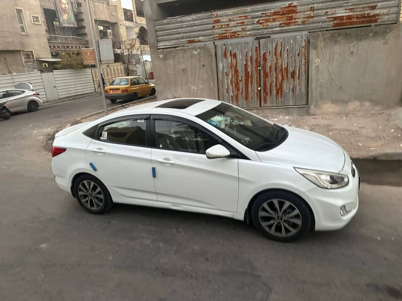 سلام عليكم شباب عندي اكسنت 2016 خليجي بلو فول مواصفات مكفوله من الظربه والصبغ بيه بارد قليل محرك 1600 دبل قطره المرغوب رقم بغداد دولي هزه وسنويه ورقم جديد تحويل ثاني يوم باسمي  فتحه شاشه تعرض فديو جبيره دبل اسويج جاهزه من كلشي مكانه بغداد سعر 106             ***********
