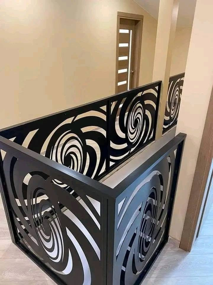 حدادة • مراجيح • مظلات