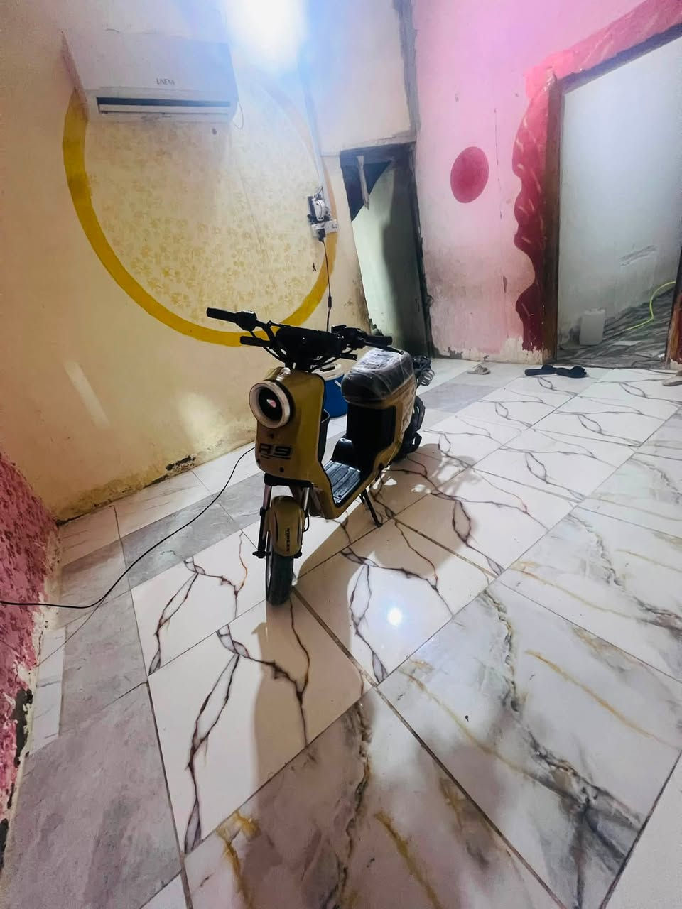 سلام عليكم دراجه R9بطاريات ولي 32امبير 2026ملف 2000واط شاصي نضيف تمشي 45 كيلو إلى 40 (335)بيه مجال المكان البصره الزبير ***********وتساب فقط
