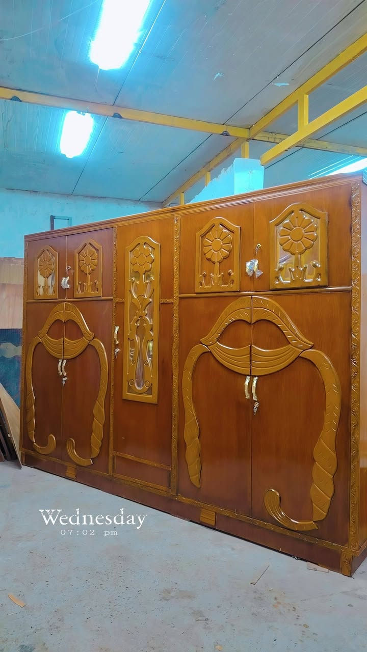 السلام عليكم كناتير كلش نضيفه وصاج داخل وخارج ابو4و5و6 السعار مناسبه وتوصيل موجود داخل بغداد ***********
