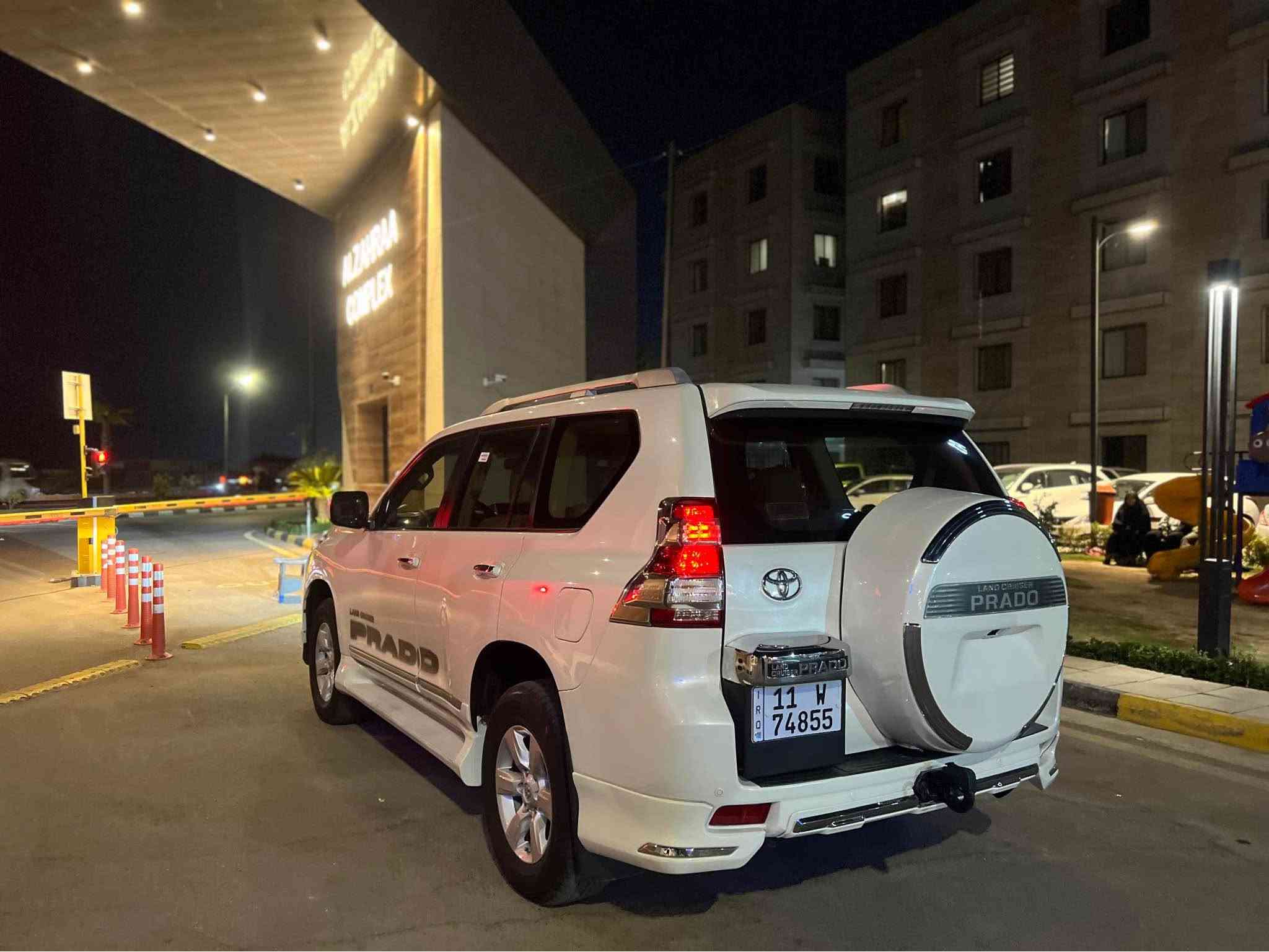 السلام عليكم برادو موديل ٢٠١٤ خليجي وكالة ساس مواصفات الفول المحرك والكير كفالة والسيارة مكفول من الصبغ والتبديل تخم تاير جديد ونظافة الغرفة ٩٥ ./. جاهزة من جميع النواحي 
فتحة سقف سلايت 
محرك ستة سلندر 
تبريد مركزي ثلاث قطع
فور ويل
سبعة راكب جلد
المقاعد الامامية كهرباء 
بصمة ابواب وتشغيل 
تشغيل عن بعد 

حساس امامي خلفي
سبير تعليك
هوك خلفي
اضاءة زنون
تحكم ستيرن
اشاير مري والمري شفط
مكانها بغداد وسعرها ٢٩٠ للاتصال 
*********** بغداد, العراق
