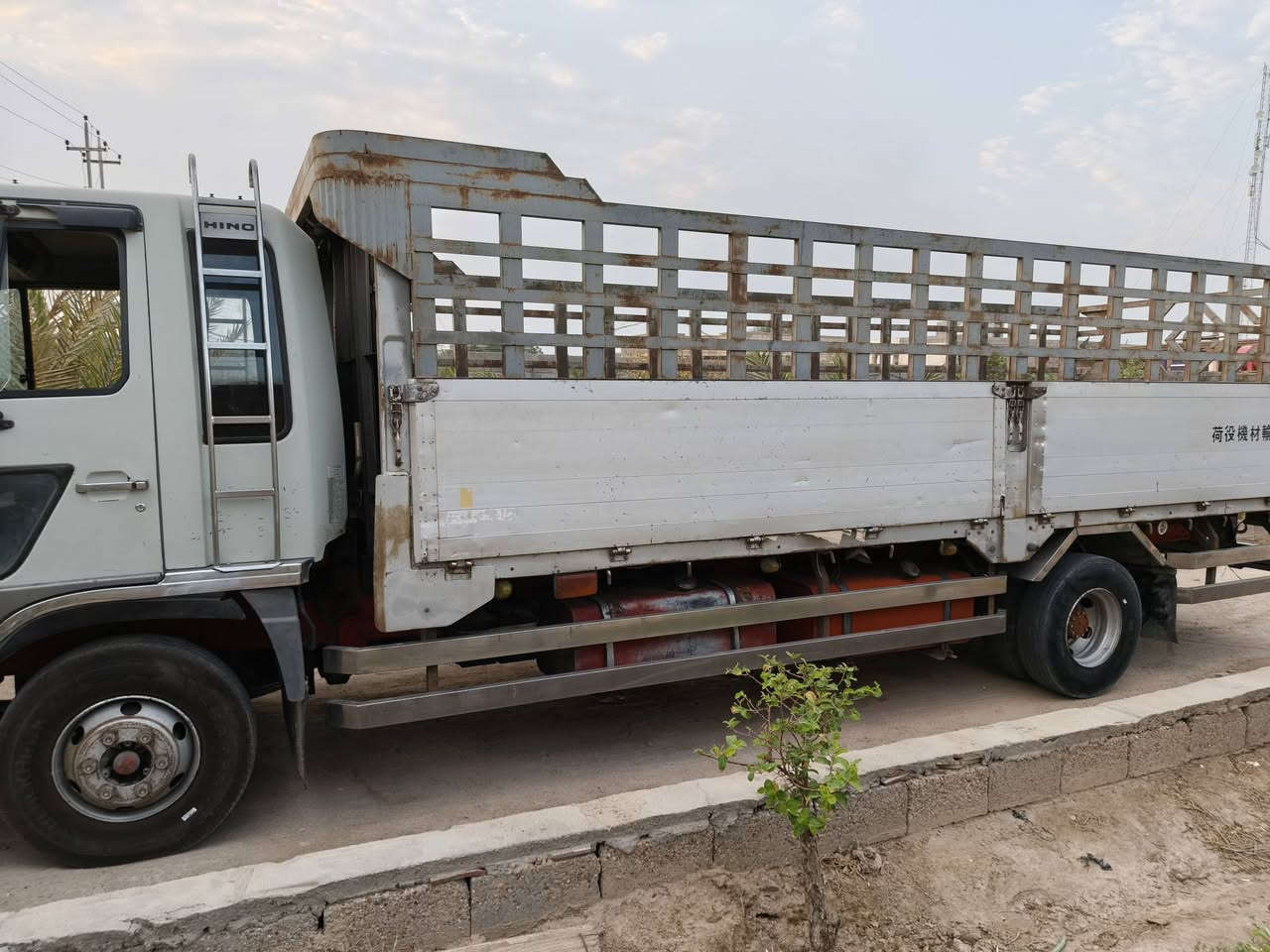 هينو طير للبيع مكان بصره 70 سوبر سعر 170 وبيها مجال ***********
