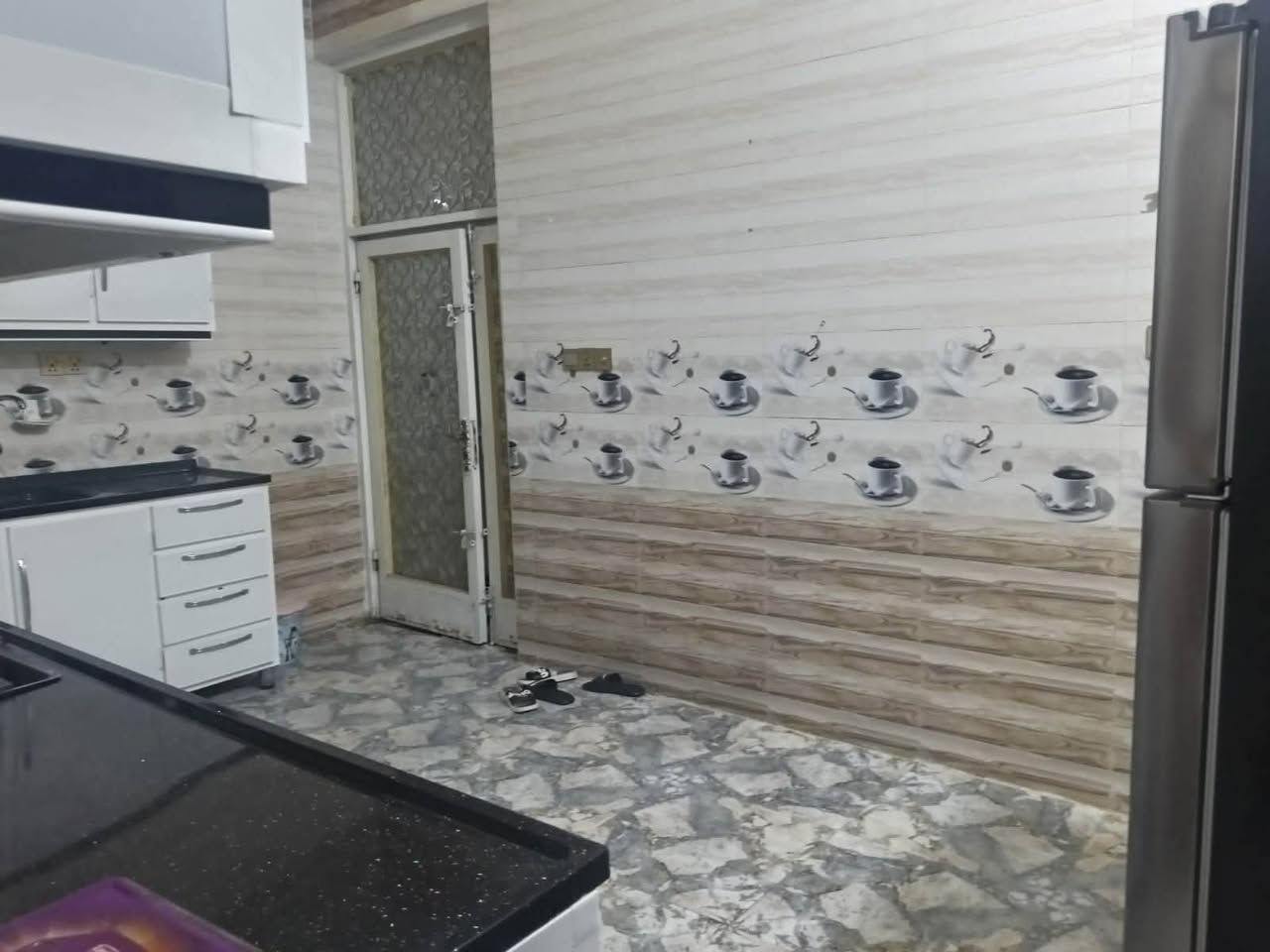 دار طابو  صرف للبيع ١٠٠ متر طابقين يتكون
الطابق الأول كونكريت 
غرفه وصاله واستقبال ومطبخ وصحيات
الطابق الثاني
غرفتين وصاله وصحيات
عرض الشارع تقريبا ٨ متر
الواجهه ٥ونص
موقع البيت بالضبط
حي العسكري شارع السايدين قرب مركز الشرطه وجامعة العين البطاقه الوطنيه الجديده وقريب من الشارع العام 
منطقه هادئه ومرتبه جدا جدا
للاستفسار@ الاتصال على الرقم ***********
