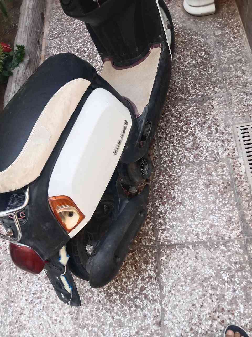 سلام عليكم دراجه ماكس بوليسي شغاله هندر كهربائيات شغاله جانت متروكة هسة شغلتها بيها صوت قليل من الصالنصة أبيع كوم حديد سعره 350 مكاني بغداد البلديات *********** اتصال فقط خاص مامتواجد
