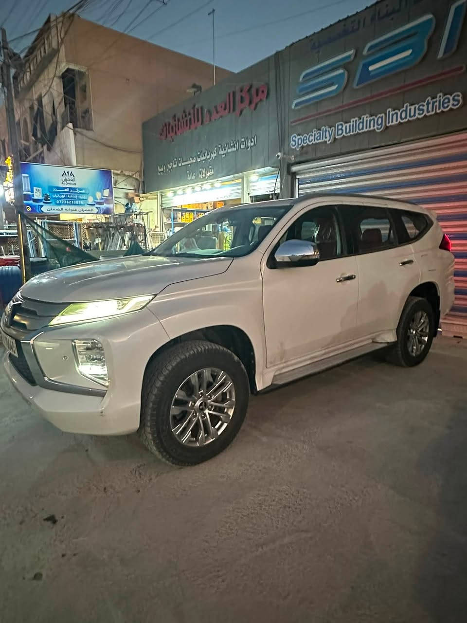 السلام عليكم 
باجيرو سبورت  2020 
خليجي 
فول مواصفات 
ماشيه 25 الف 
رقم اربيل باسم شركه 

محرك V6  3000

بصمه 
فتحه 
فور ويل 
شاشه وكامره 
حساسات حلفيه 
داخل جلد احمر
كشن كهرباء 

بعد بيه هواي مواصفات

مكان السياره بغداد المنصور

السعر 21000$

***********
