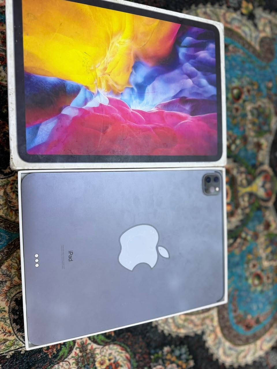 السلام عليكم 
أيباد 11 برو ماكس M2
مضروب بل شاشه 
شغال ميه بل ميه ذاكره 256
يحتاجله بس شاحنه اصليه تايبسي
ما مفتوح مستعجل على بيعته
عنواني : جميله الثانيه الركن الابيض
الرقم : ***********
السعر : 500 الف وبي مجال .
