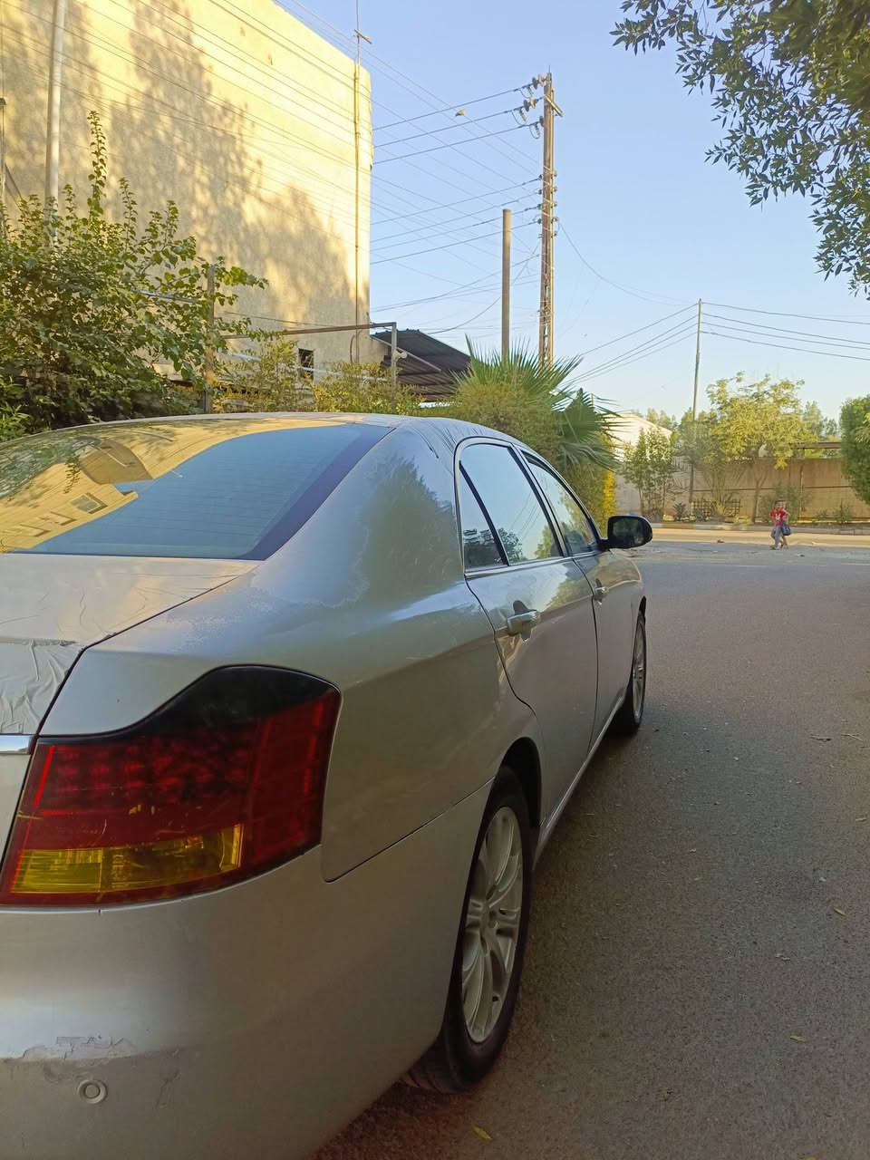 الاستفسار على الرقم *********** 
سلام عليكم ام كراند سي ثمانيه الحجم الكبير مكينه كير ميسبوشي بلادي المرغوب تبريد ثلج قطعتين وتدفئه شغاله داخل جلد  مدوشمه سياره جاهز بدون ضربه وتبديل مكاني بغداد
