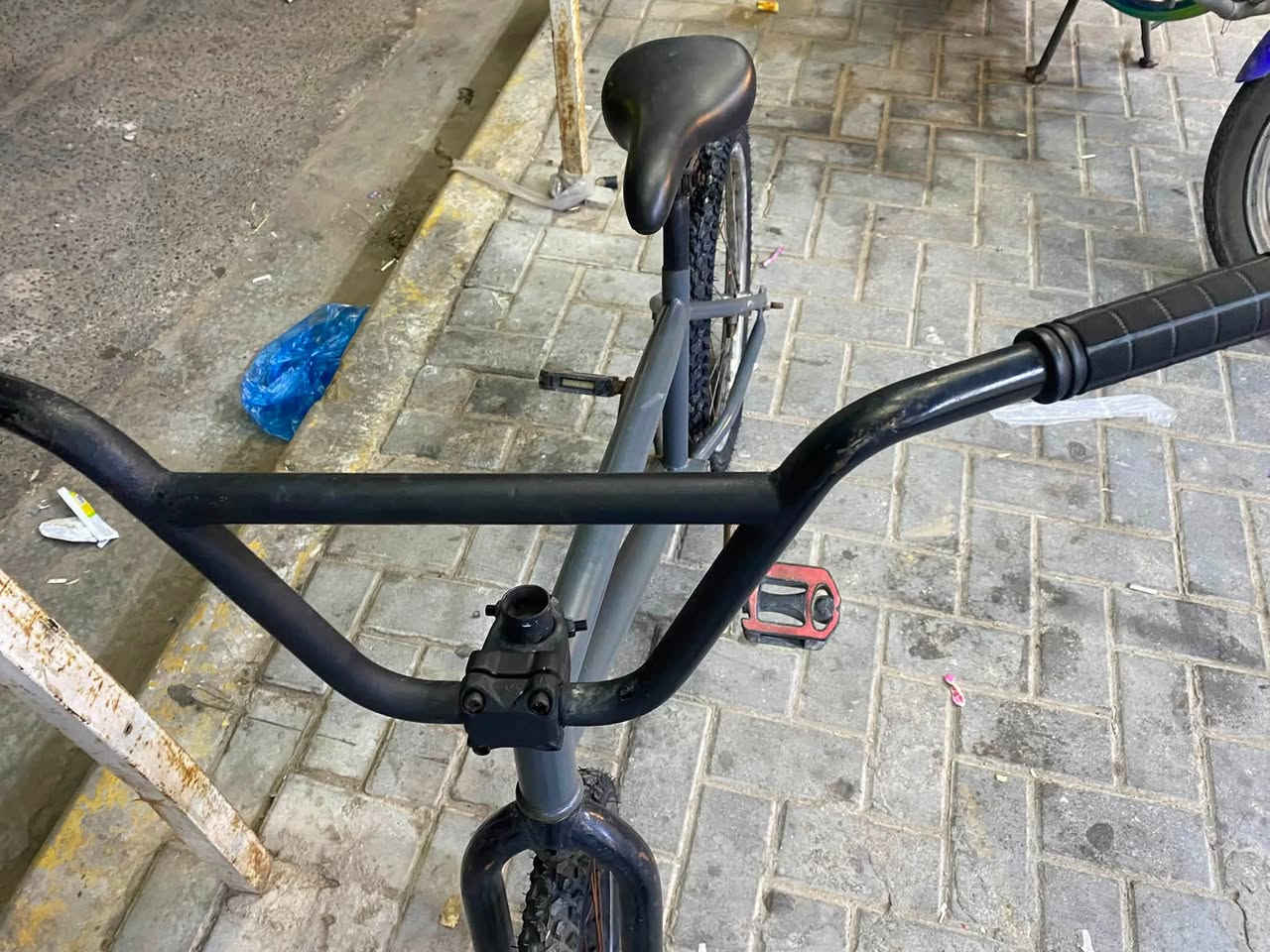 بايسكل BMX يحتاجل تقريبا صرف 25 يرجع جديد مصبوغ البايسكل صبغ حلو شوفت عينك السعر 40 وبي مجال بسيط متواجد فقط على الواتساب هذه رقمي ***********

