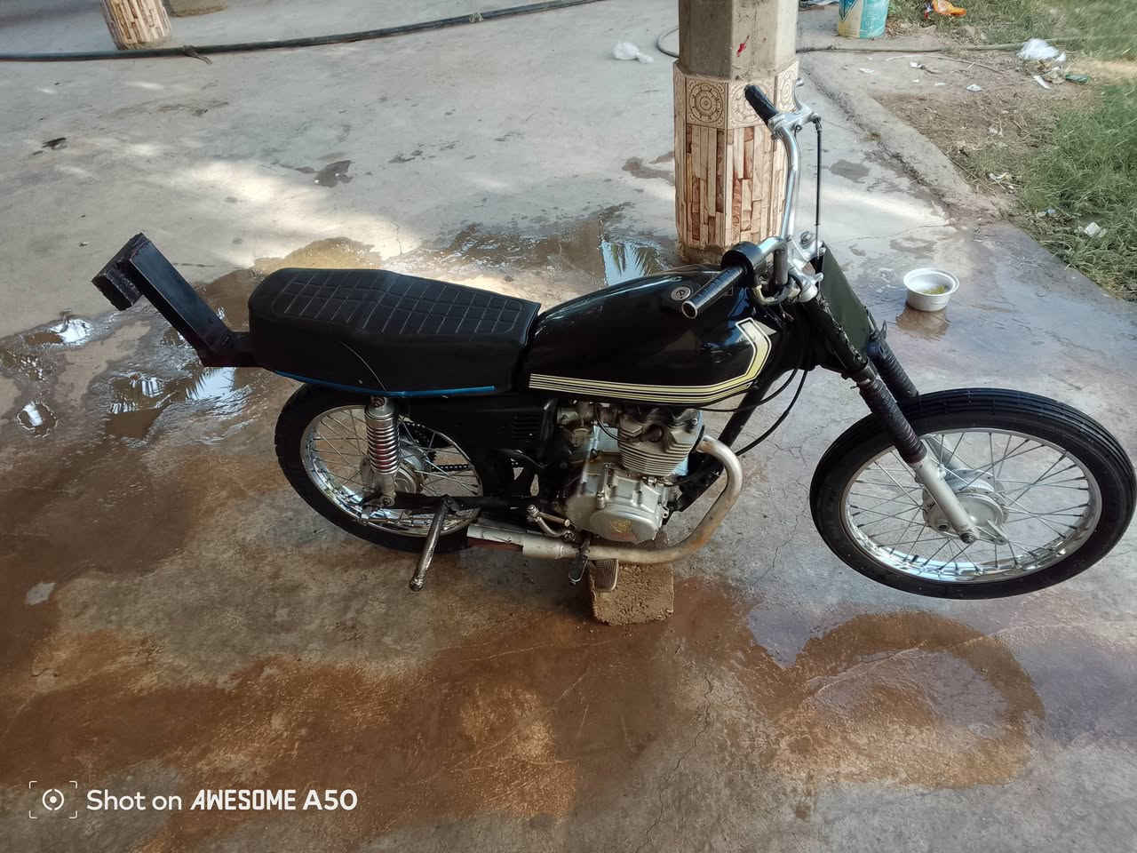 السلام عليكم دراجه رياضي 125 دراجه حلوه وكامله سعرها 225 مكانها الاسود الخالص ***********

