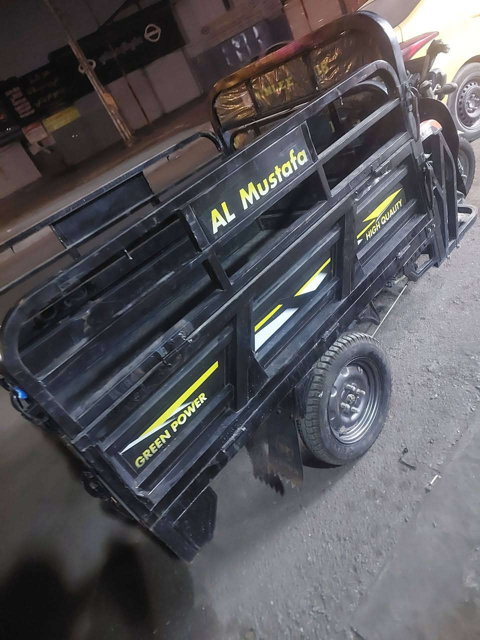 للبيع الحجم الكبير مابيه اي نقص موديل 2023 سعر 950 وبيه مجال بصيط سكن بغداد متواجد خاص او هاذه رقمي تحياتي ***********
