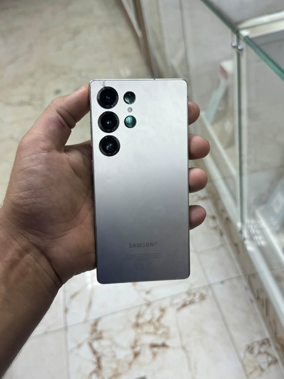 سلام عليكم اس25التره البيع جهاز وتر بي بس فطر بل ضهر خفيف مثل ما موضح بل صوره جهاز بلادي علا وضع الشركه عل فحص ويا بس كارتونه بدون ملحقات سعره مليون و50وبي مجال مكاني بغداد المدائن سلمان باك رقمي *********** موجود واتساب

