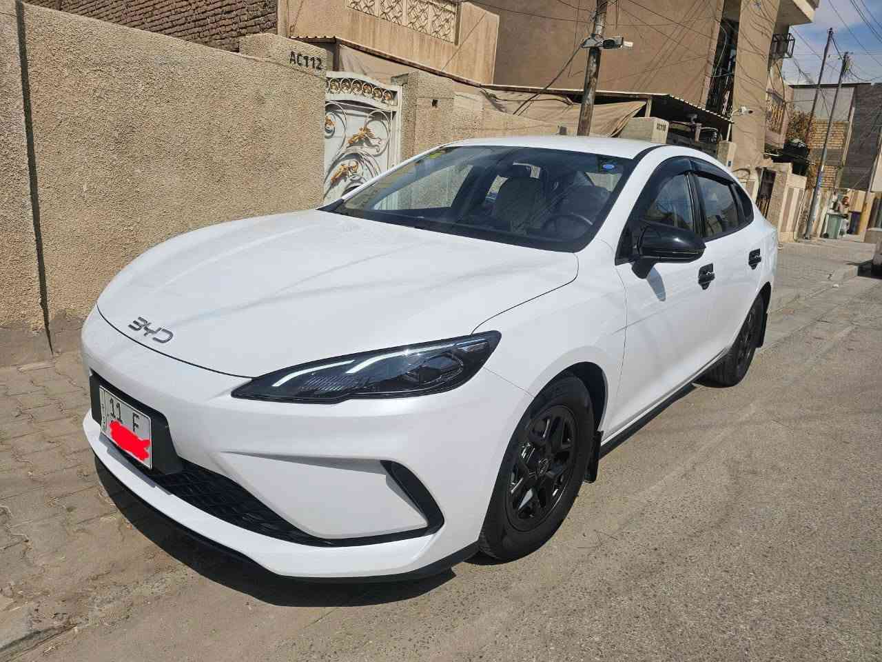 بي واي دي سيل 5 موديل 2025
Plug-in Hybrid – هايبرد قابل للشحن
ماشية 8000 كم فقط
كفالة عامة
السنوية باسمي ومثبتة لوحات
ثلاثة أنظمة تشغيل:
هايبرد + بنزين
شحن ذاتي
شحن خارجي
مدى إجمالي يصل إلى 2,200 كم
سعة خزان الوقود 65 لتر
محرك 1.5 لتر هجين
المواصفات:
مقاعد جلد أبيض
شاشة وسطية كبيرة
كاميرا خلفية دوارة
عدادات رقمية
بصمة + كارت
هاند بريك كهربائي + Auto Hold
إضاءة LED ولايت أوتو
إضاءة نهارية LED
تبريد قطعتين
10 إيرباك
ويل كب قياس 16
ستيرن جلد بخياطة
مع السيارة الشاحن الأصلي + الكارت + فوم معالجة الإطار + سستم سوادات
ملاحظة: بيها رصعه صغيره كلش، 
المكان: بغداد – الدوره
للتواصل: ***********

