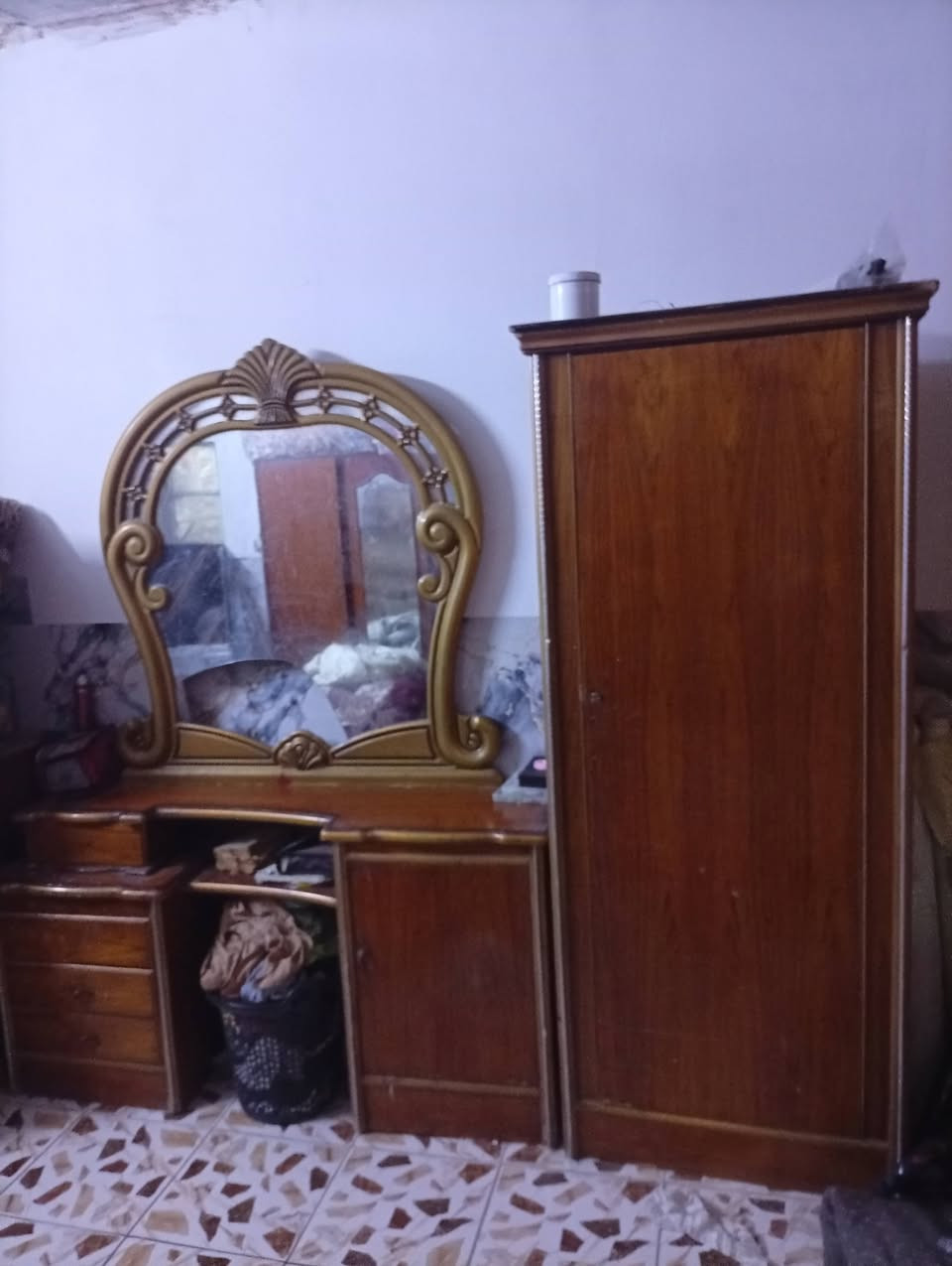 السلام عليكم غرفة نوم للبيع صاج+كنتور أبو اربع بيبان صاج المكان بغداد السعر اتصل وتدلل ***********
