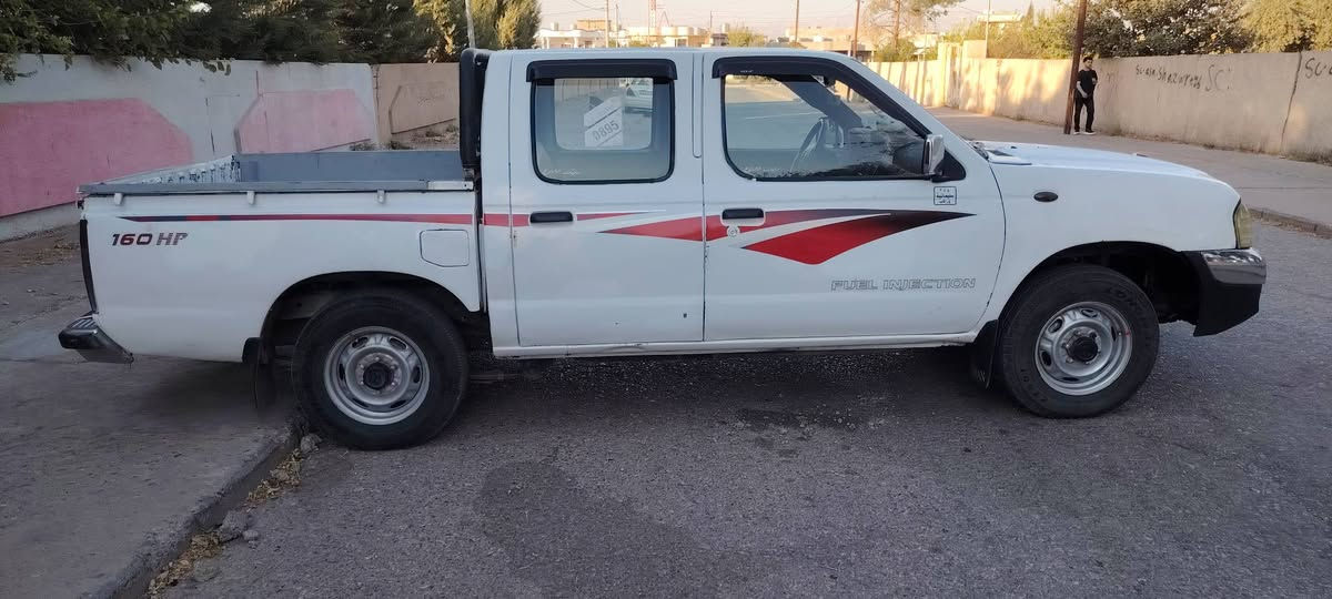 مودیلی 2008 
کتابی مزاهیدەی لە گەڵە 
سە یارە کە ســــــاخــــــە 
مە کینەی بە خە 
کێڕو مە کینە و تە قەو ڕەقە بەشەرت 
مەکینەی نە کراوە تەوە 
دە عام و لیدراوی نیە 
پییش و دوای کە پسە

چواری تازەی لە ژێرە 
تە بریت ساردو گە رم بە شەرت
سە یارەکە هی ماڵی خۆمانە هی مە عرەز نیە 
شوین هه ڵە بجەی تازە 
مشتەریت تیڵ کە 
سعری 68 گەڵا و مە عمە لە یە کی برایانە 
***********
*********** السليمانية, العراق

