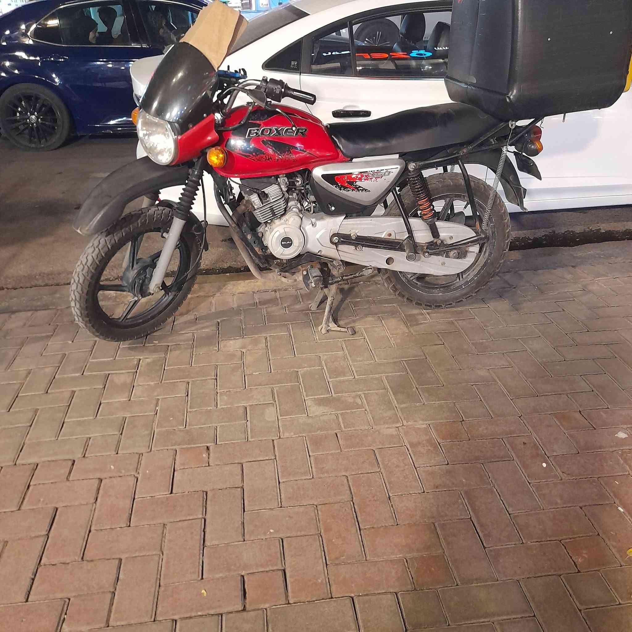السلام عليكم دراجه بكسر البيع مو ديل٢٠١٨ واروق اصولي كفاله عماه العنوان دواره ابغداد اتصال على رقم *********** ٨٠٠ بياه مجال
