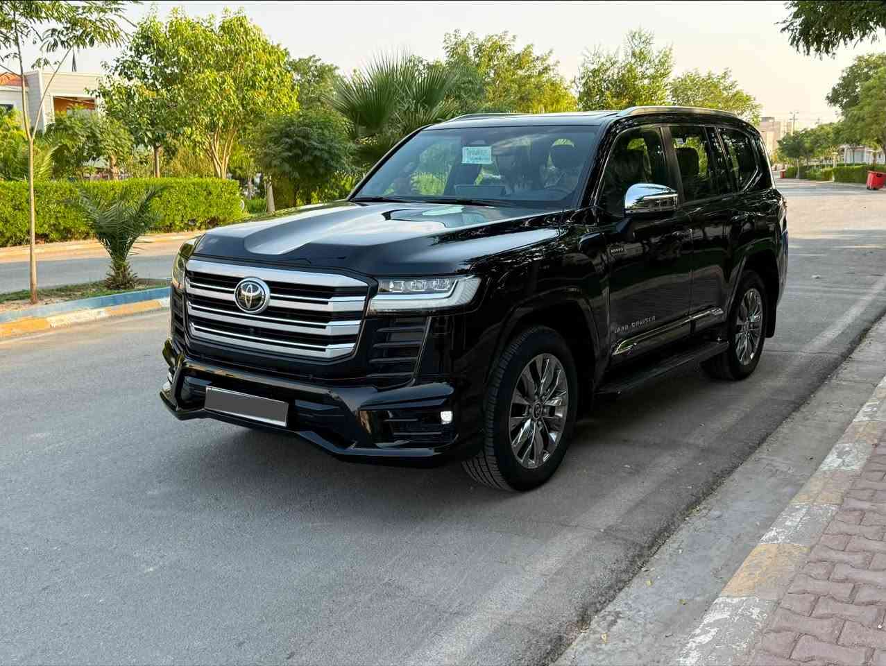 تيوتا لاندكروز 2025 SAS
  VXR
سياره فول مواصفات 

ماشيه 9600
مغلف ppf  
الون :اسود 
داخل احمر
بدون صبغ سياره نضيفه مكفوله كفاله عامه. 
بعدها بل ضمان مال شركة SAS

رقم. التلفون ‭***********‬
