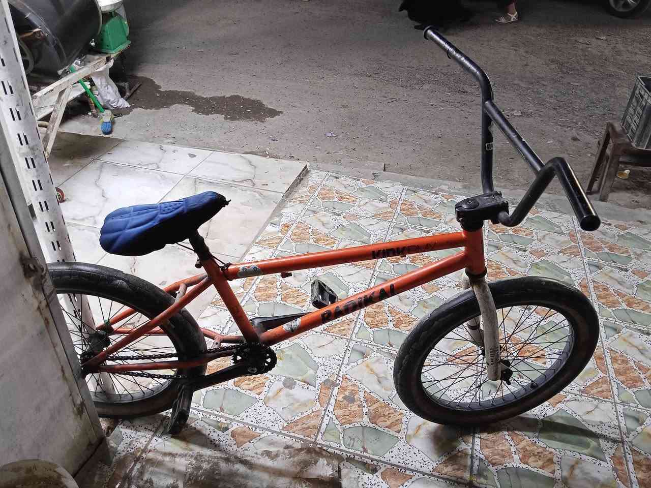 السلام عليكم بايسكل bmx gt تجاري اصلي للبيع السعر 80 وبيه مجال للتواصل *********** موجود واتساب
