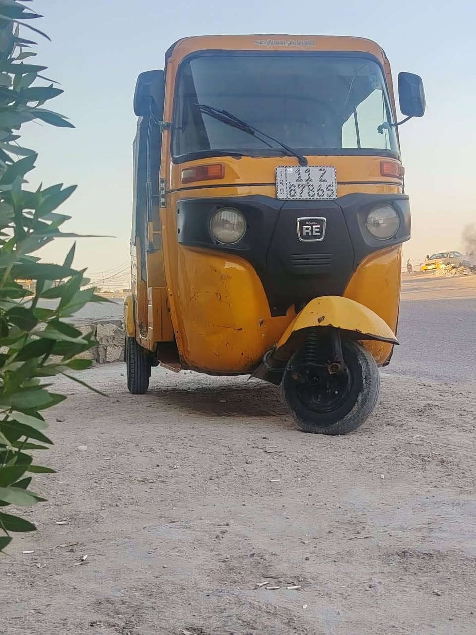 السلام عليكم موديل ١٩ نازلة بال٢٠ اصفر ليموني رقم بغداد انكليزي 
التكتك مابيهه صبغ فقط الدوس الخلفية 
محرك لاتنقيص ولا دخان
تخم تاير
جادر جديد
تكتك مال عيشة خير من الله عوزهه بس خشم مال سلف
عارضهه ب٥٧٥٠ وبيهه مجال
مكاني بغداد نهاية حي اور
***********
