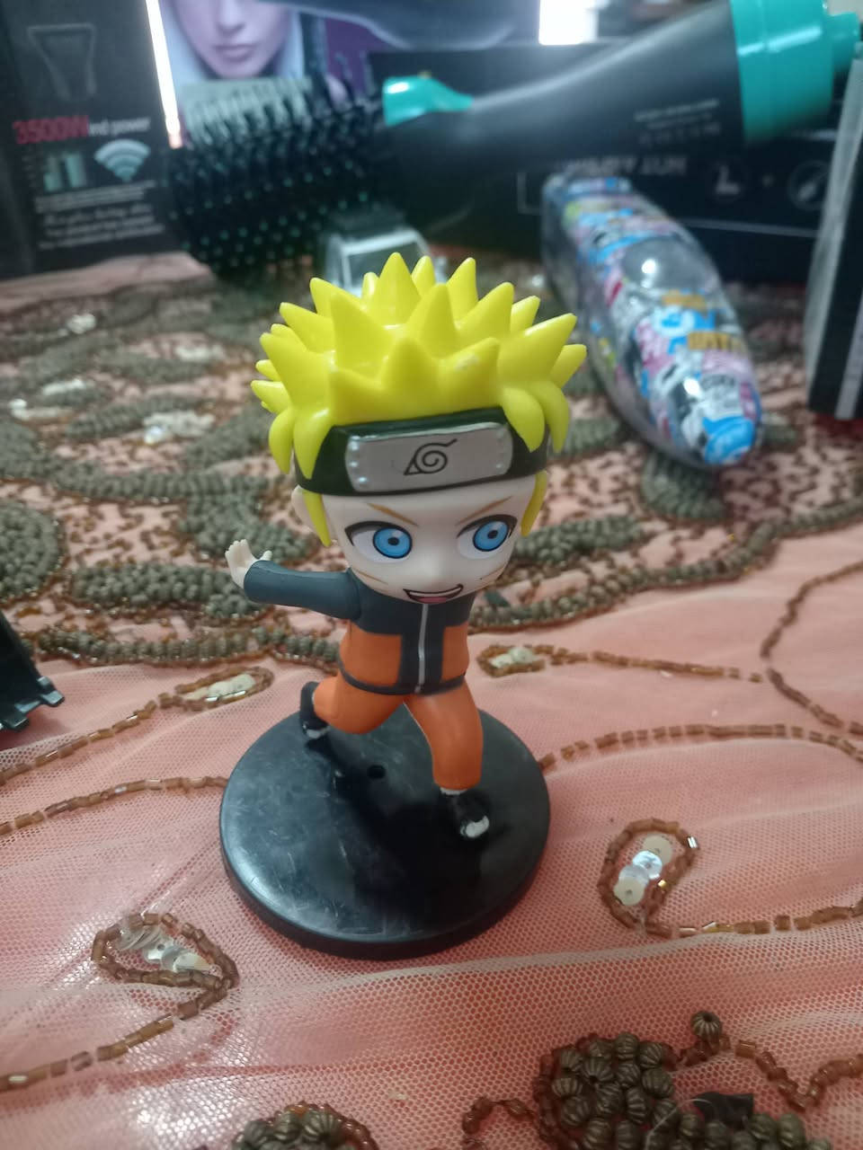 السلام عليكم توفرت سيارات باله ومجسمات مال انمي المراسله خاص او ***********
