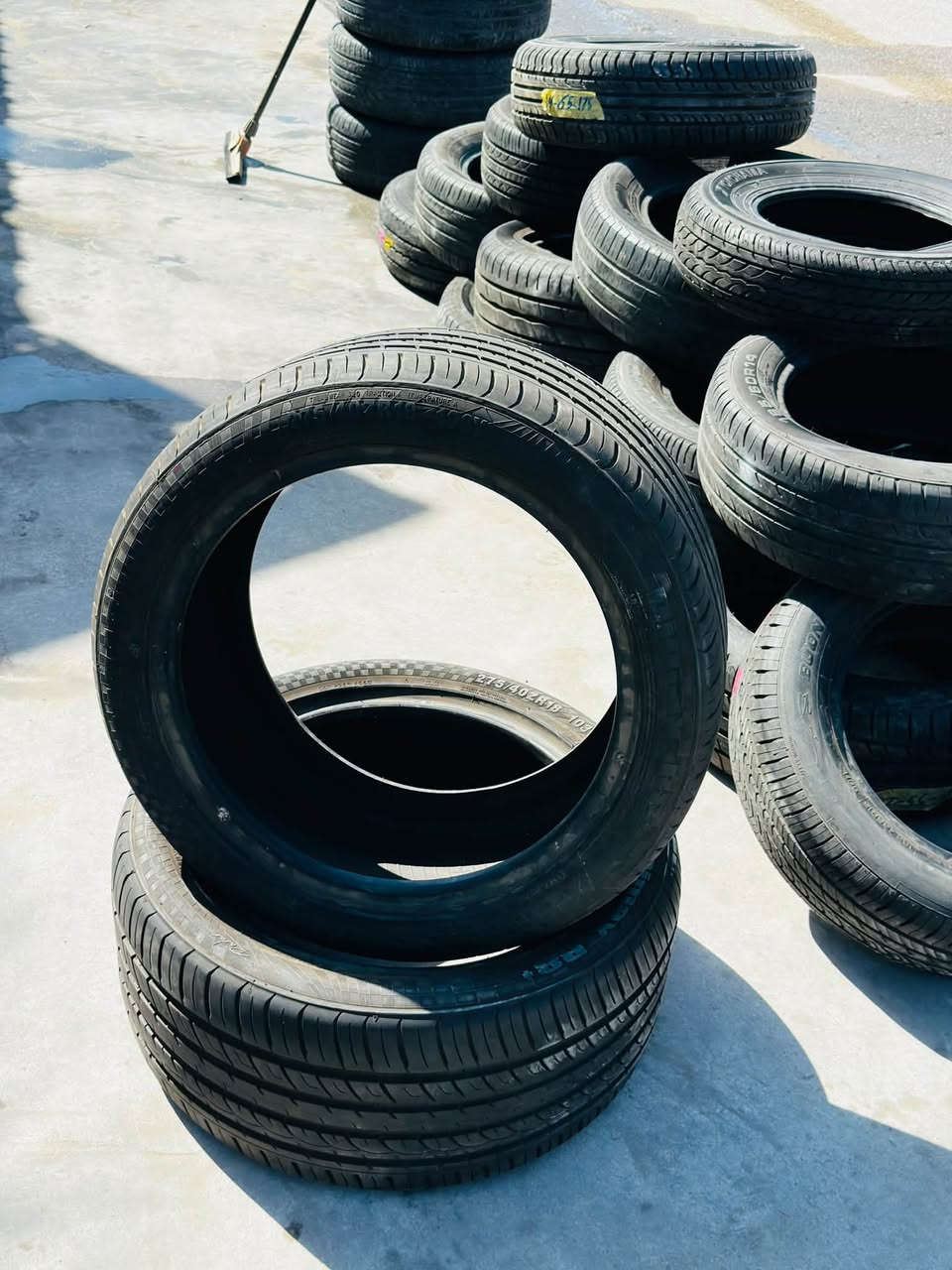 للاستفسار ***********
بابل مسيب سده الهنديه

نص مكتوب في الصور:
- 16/55/205 تخم سعره 150
- تاير 275/45/18
- النضافه هيه تحجي