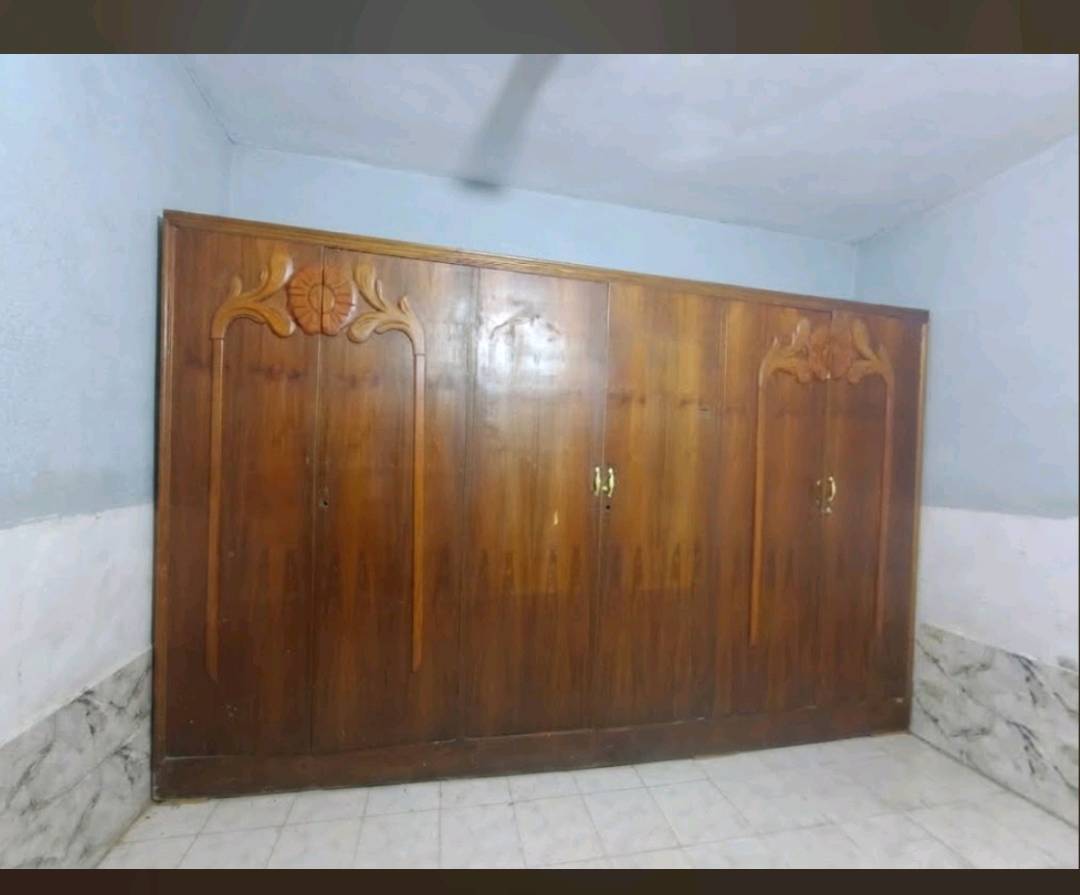 رايده الكنتور علا ٢٠٠قفل جديد والله صاج. وزازيه والميز توليت ٥٠قفل يعني المجموع ٢٥٠